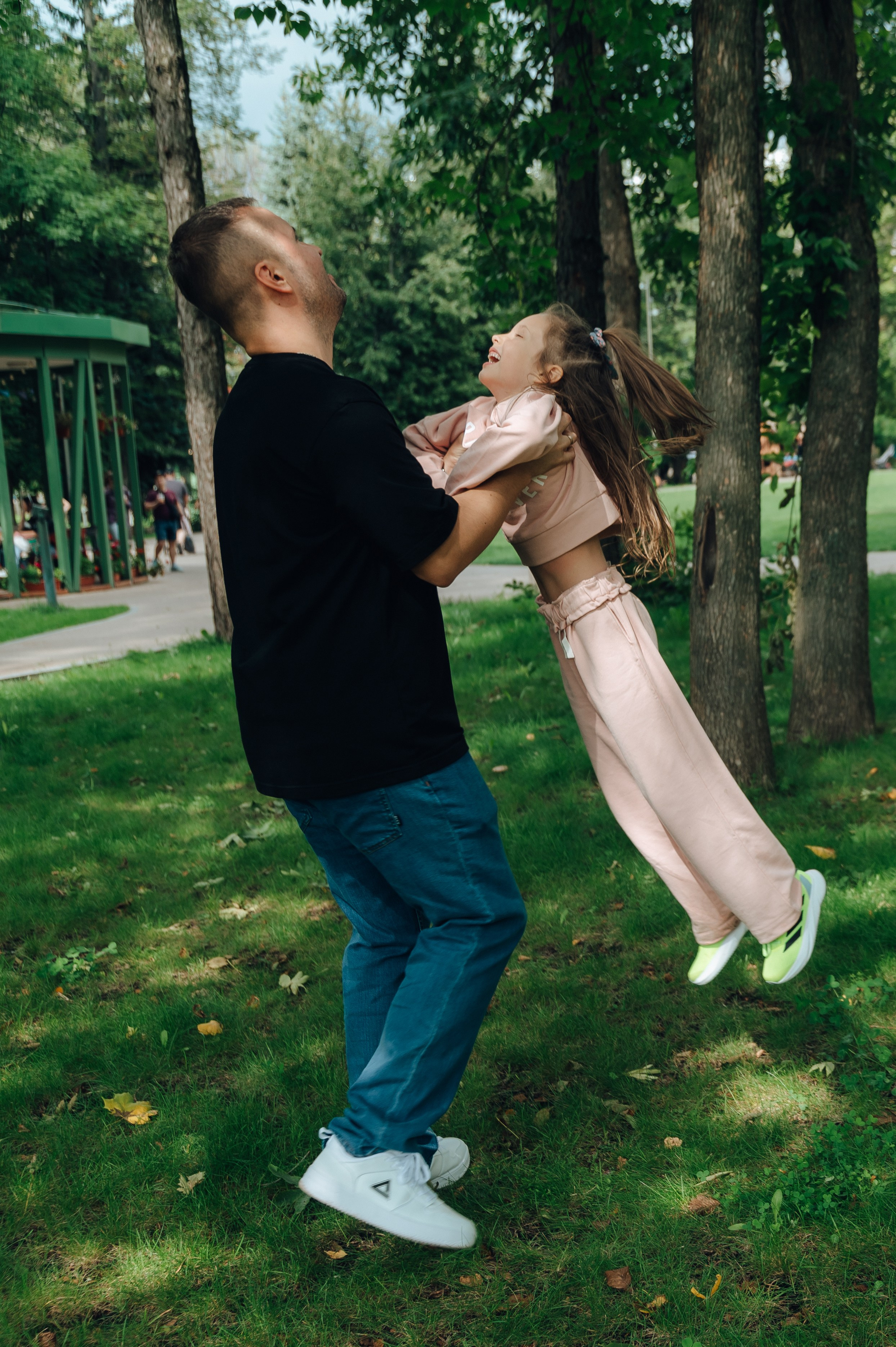 Трое в парке и меховой шар. Детский и семейный фотограф Катерина Мишина