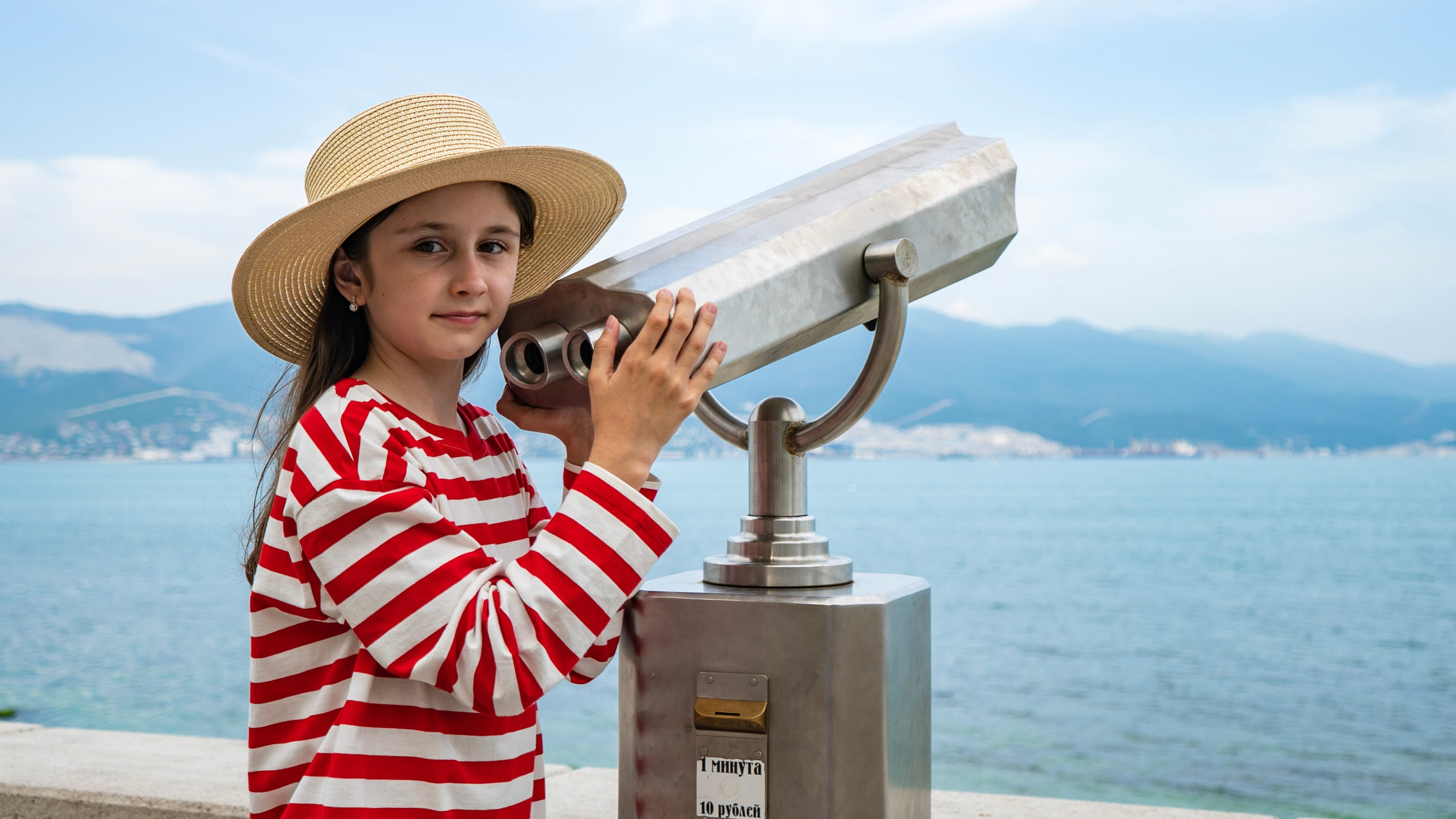 Съемка в центре Новороссийска. Семейный и детский фотограф Екатерина Черняева. Снимаю портреты, love story, фотопрогулки, работаю на улице, в кафе, студии, дома у клиента