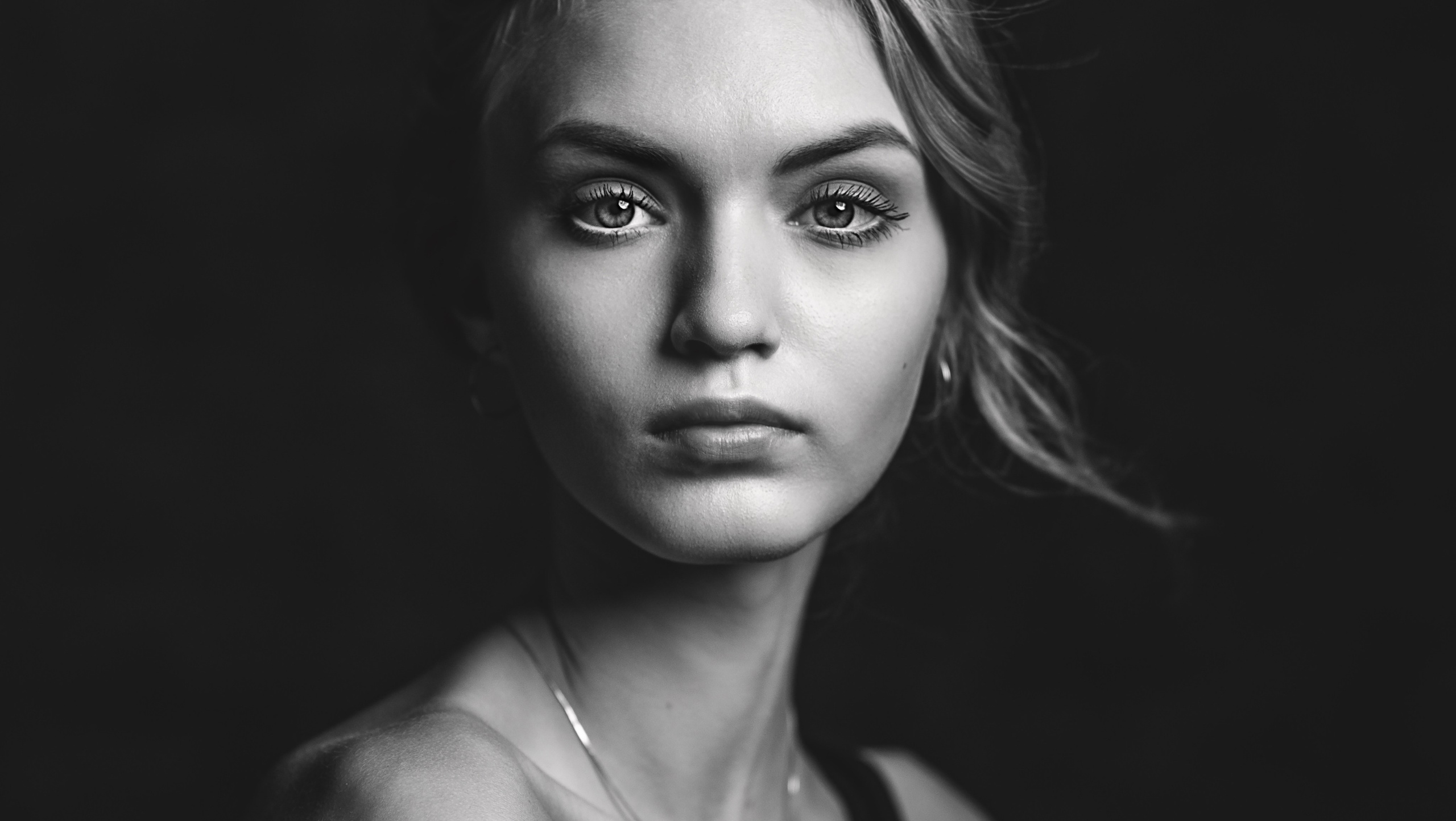 Антон Тимошевский, профессиональный портретный фотограф в Москве и Орле