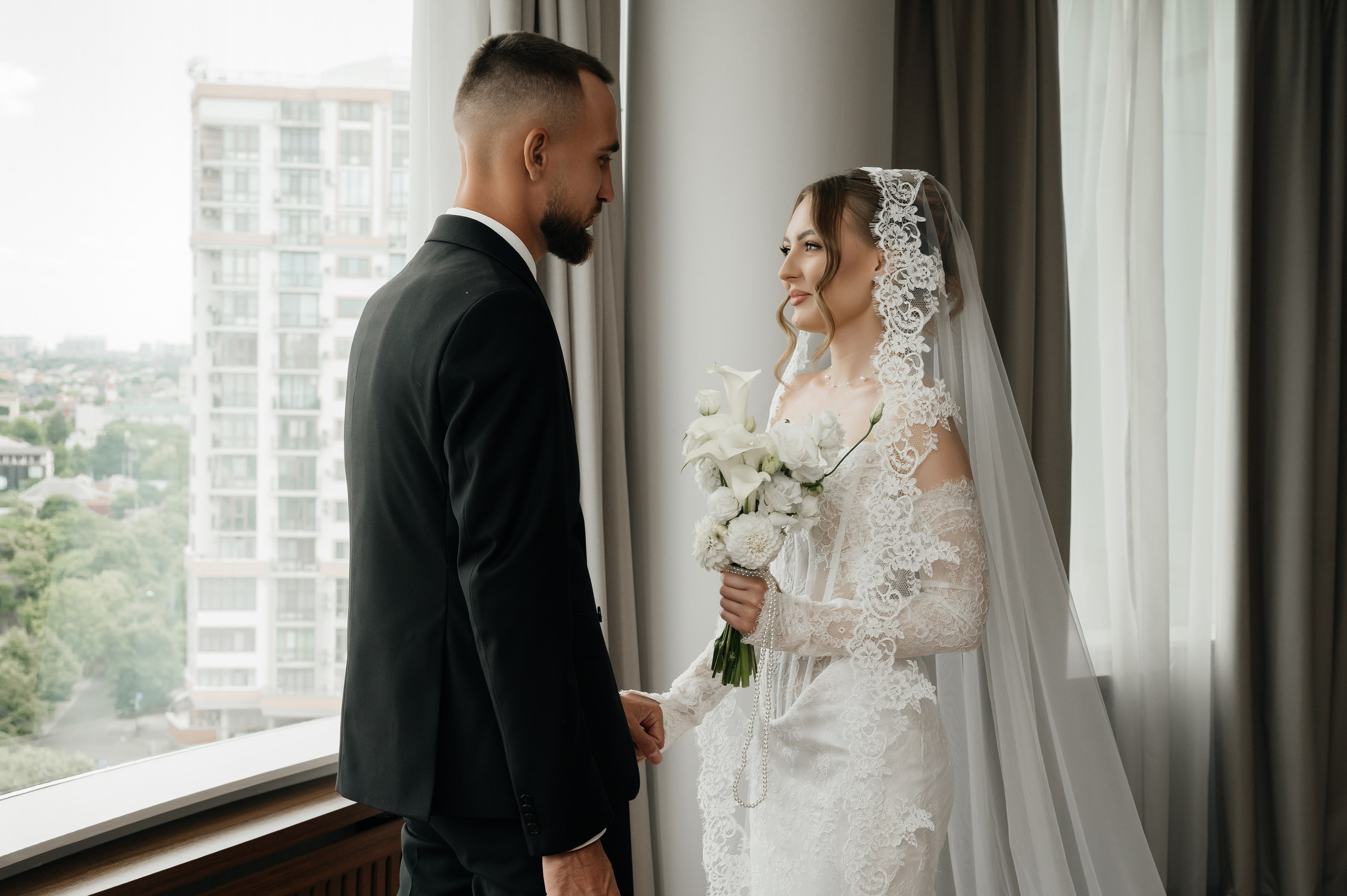 Свадьба (утро в отеле). Свадебный и семейный фотограф в Краснодаре Алина Мельник
