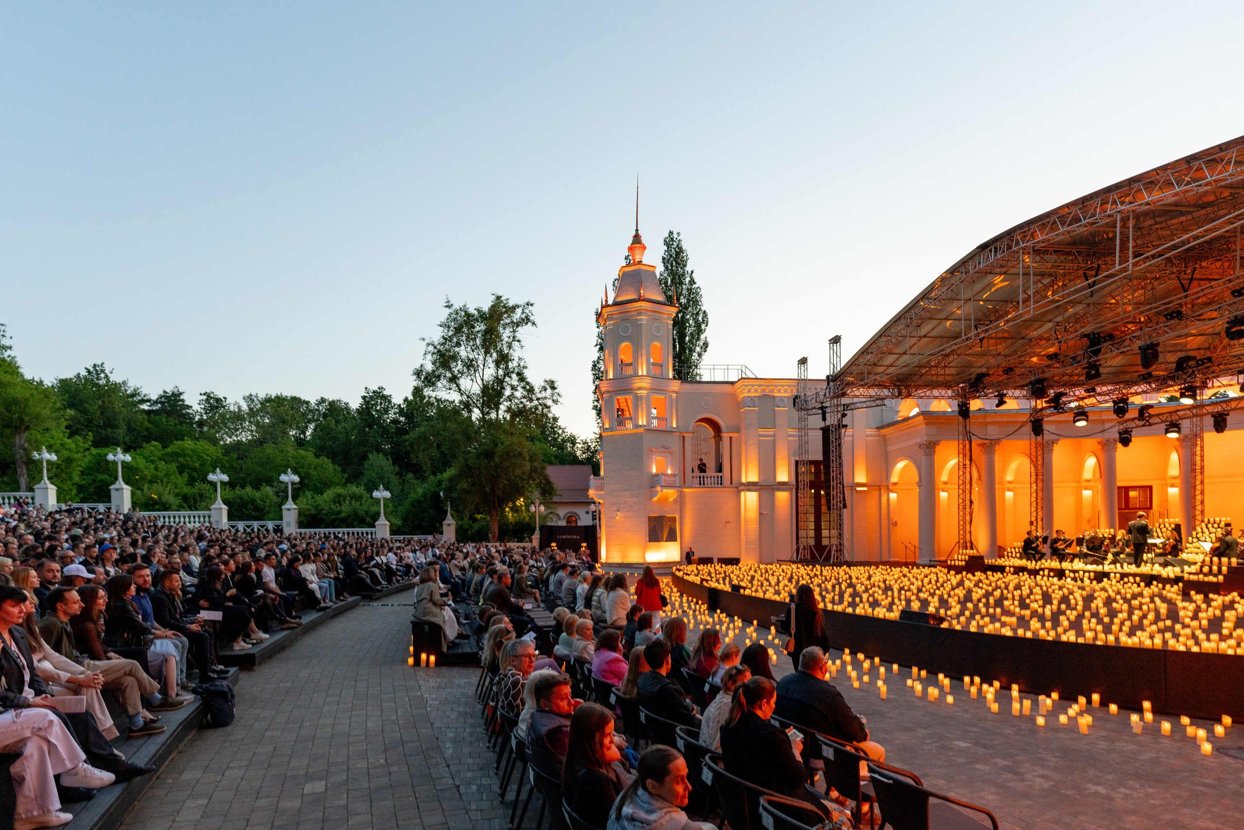 Симфонический оркестр Lumisfera при свечах. Фотограф Никита Комаров