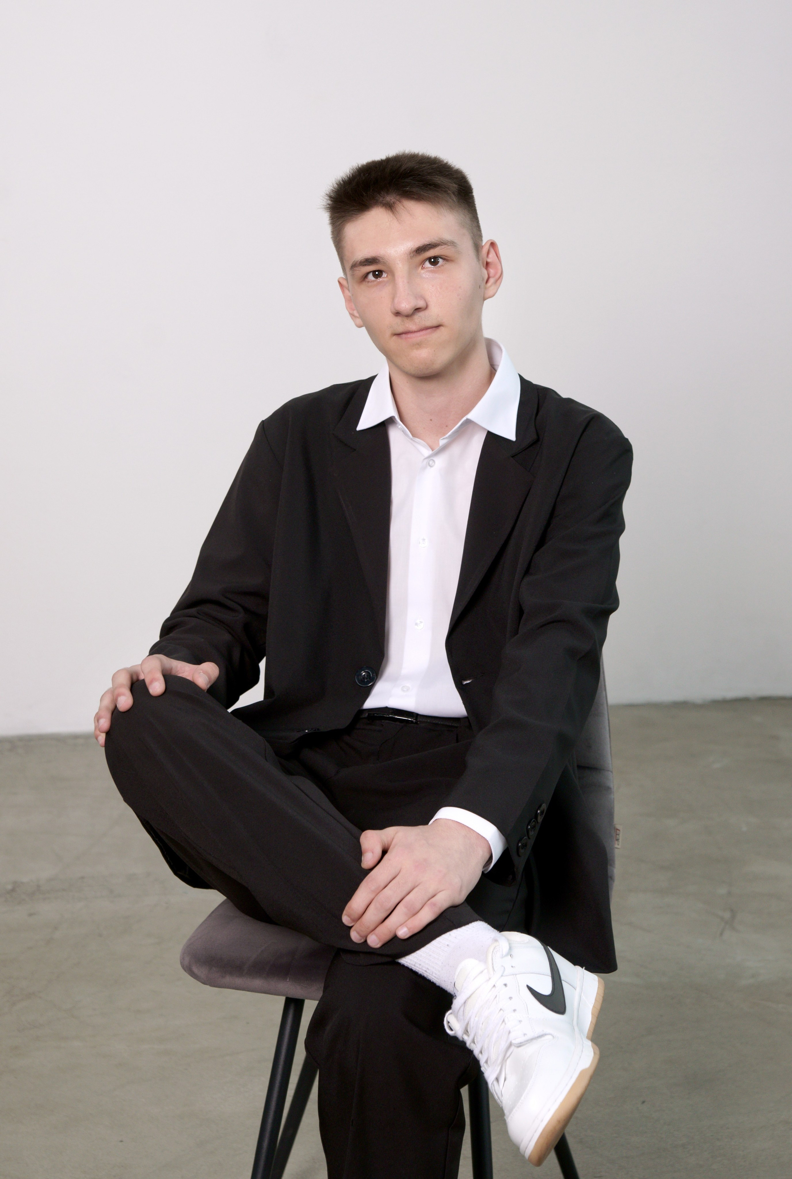 Студийная фотосессия выпускников 9,11 классов в Иркутске