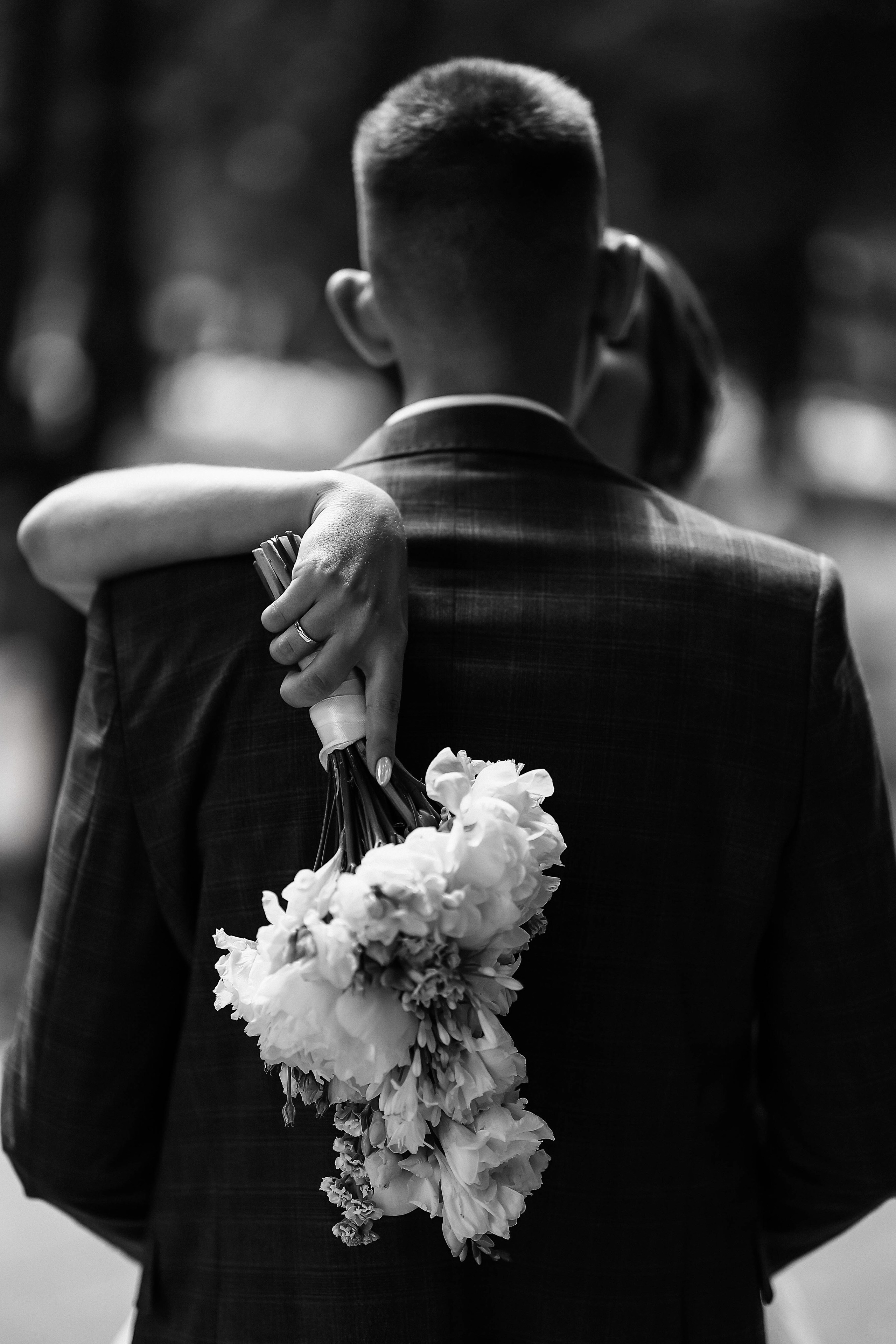 Фотограф Денис Перминов - Букет невесты в парке