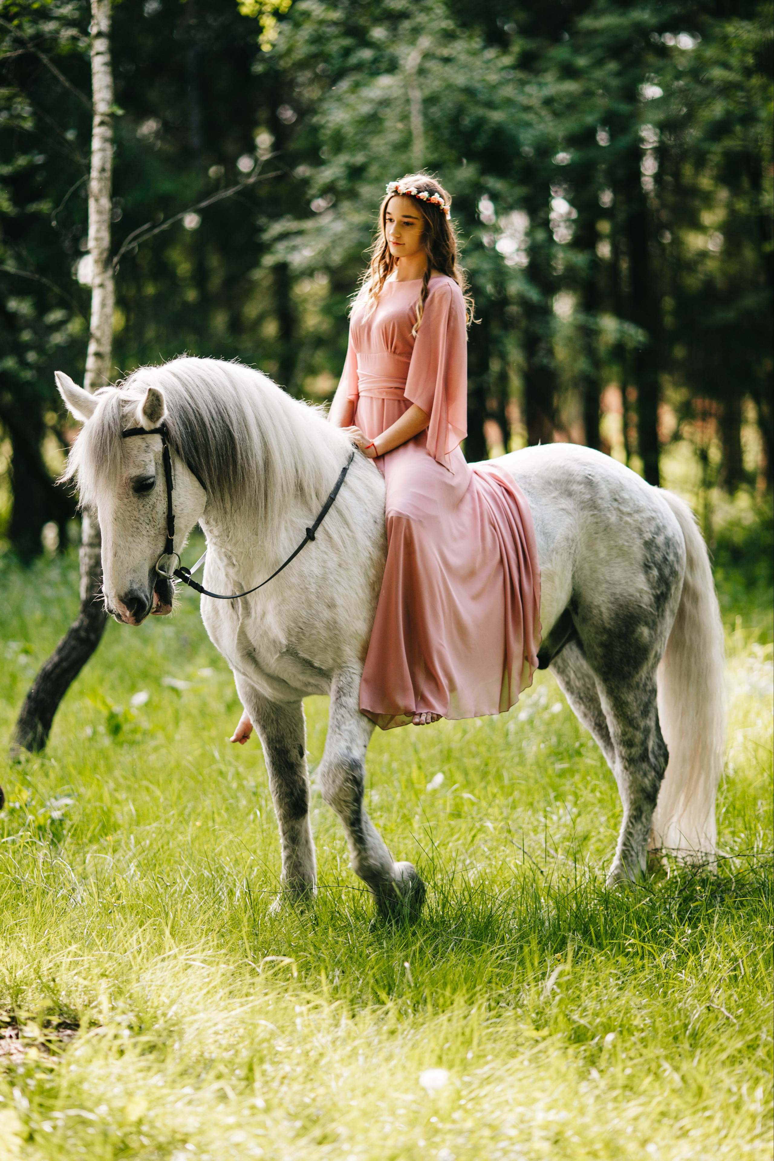 Фотосессия с лошадьми в Москве и МО, девушка в платье. Фотосессии с лошадьми