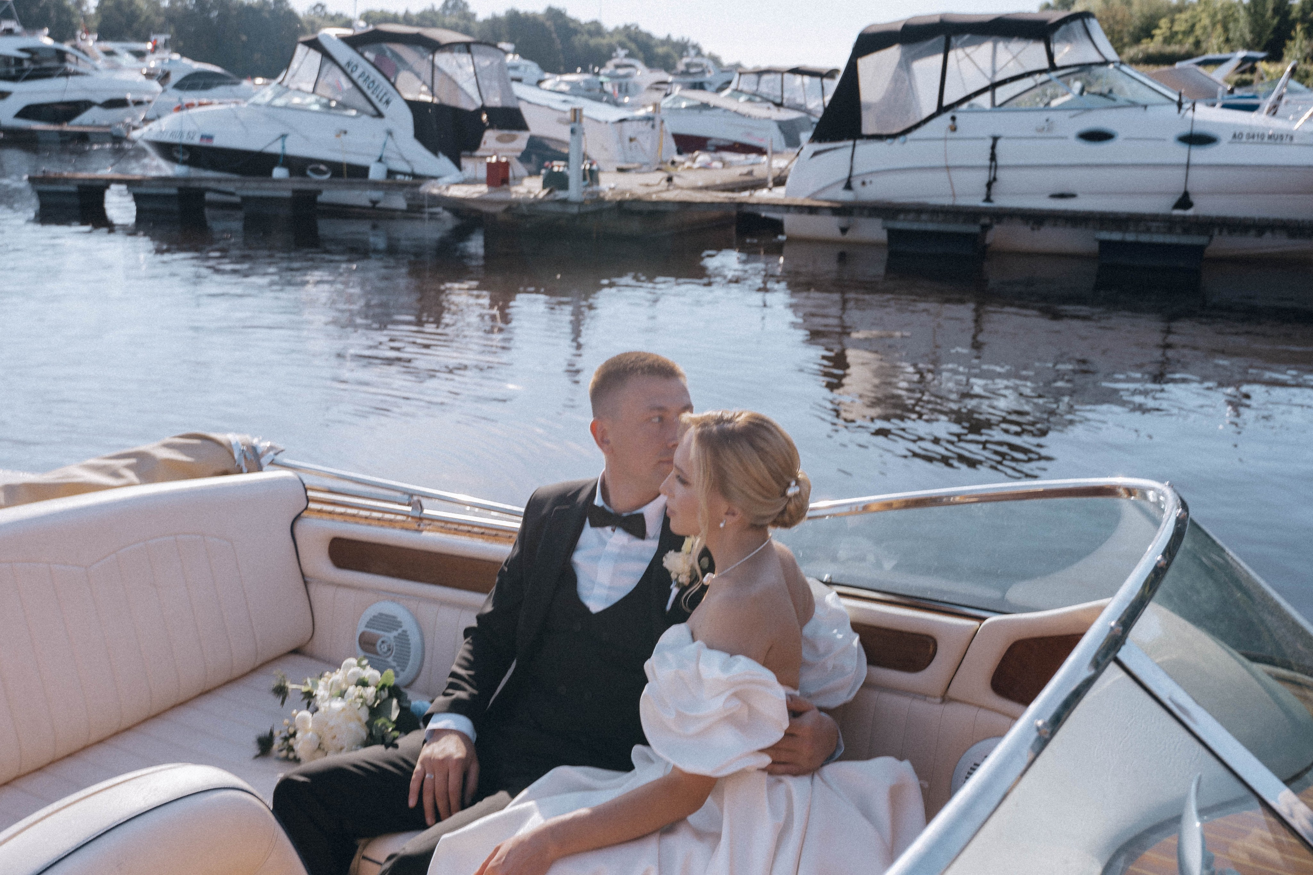 СВАДЕНБНАЯ СЬЕМКА НА КАТЕРЕ ПО КАНАЛАМ САНКТ-ПЕТЕРБУРГА И В АКВАТОРИИ НЕВЫ. Профессиональный фотограф, Санкт-Петербург — Виктория Богомолова