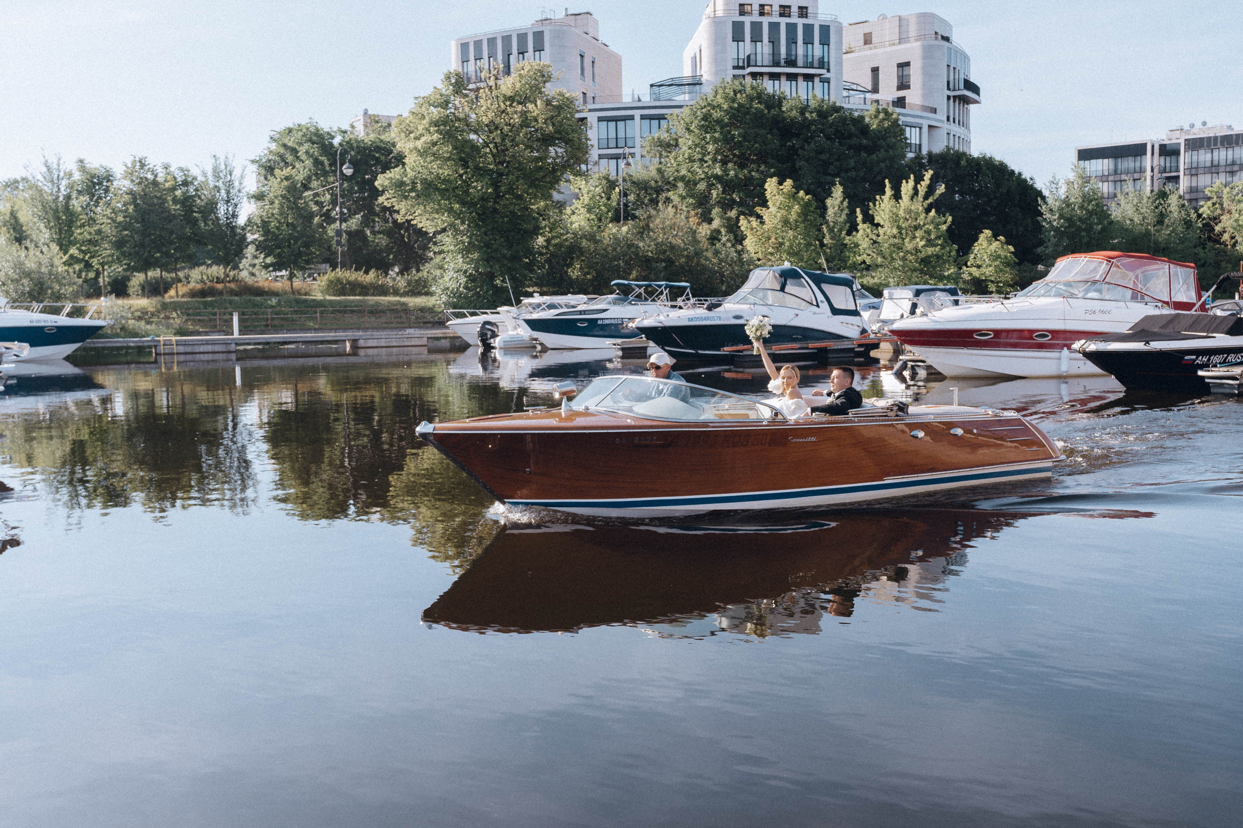 СВАДЕНБНАЯ СЬЕМКА НА КАТЕРЕ ПО КАНАЛАМ САНКТ-ПЕТЕРБУРГА И В АКВАТОРИИ НЕВЫ. Профессиональный фотограф, Санкт-Петербург — Виктория Богомолова