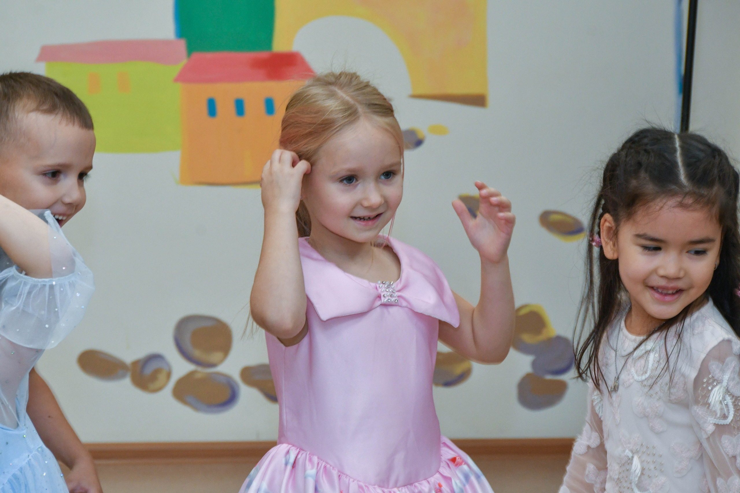 2023 г. День дошкольного работника и прогулка. Репортажный и детский фотограф в Новосибирске