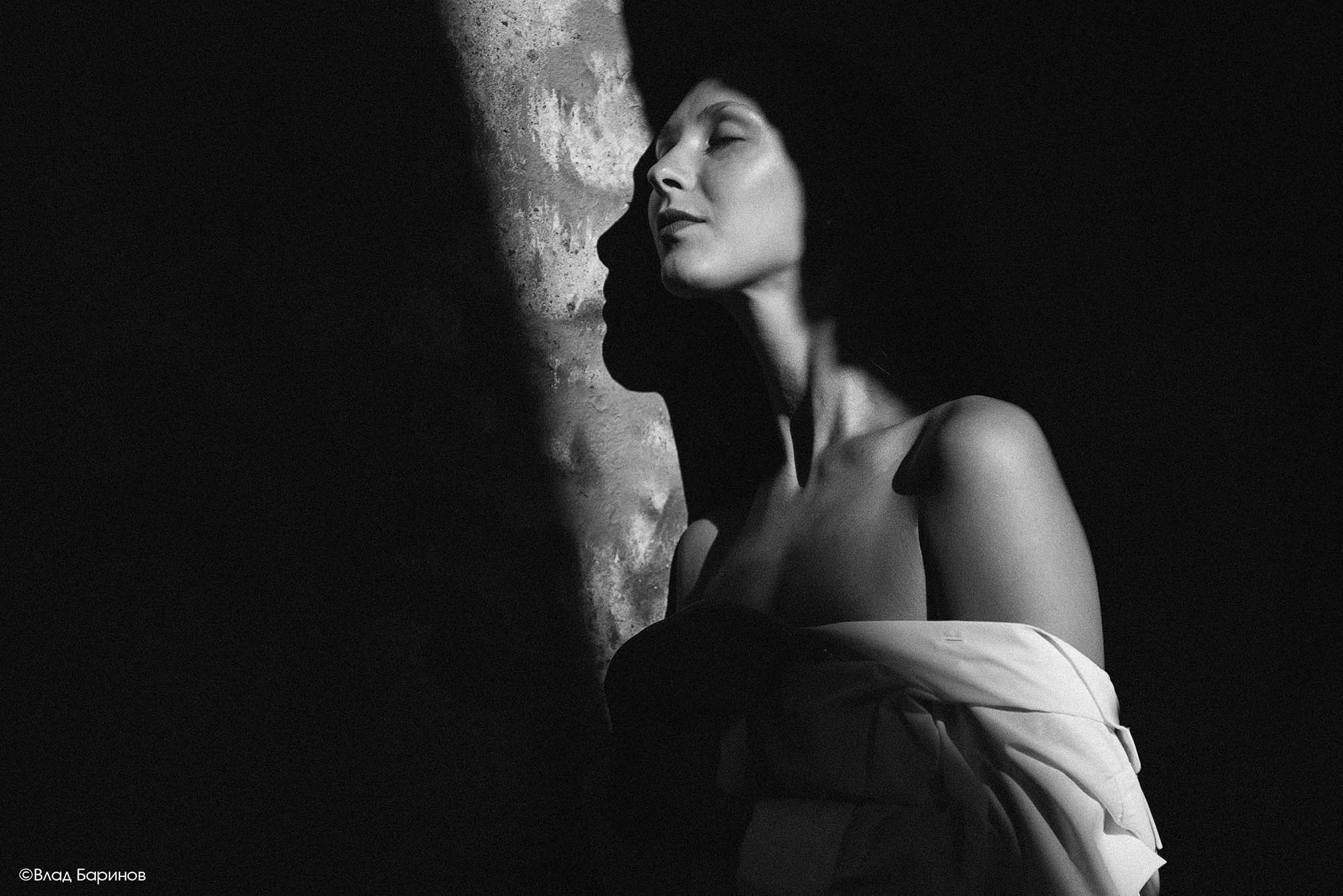 Черно-белая Будуарная фотография