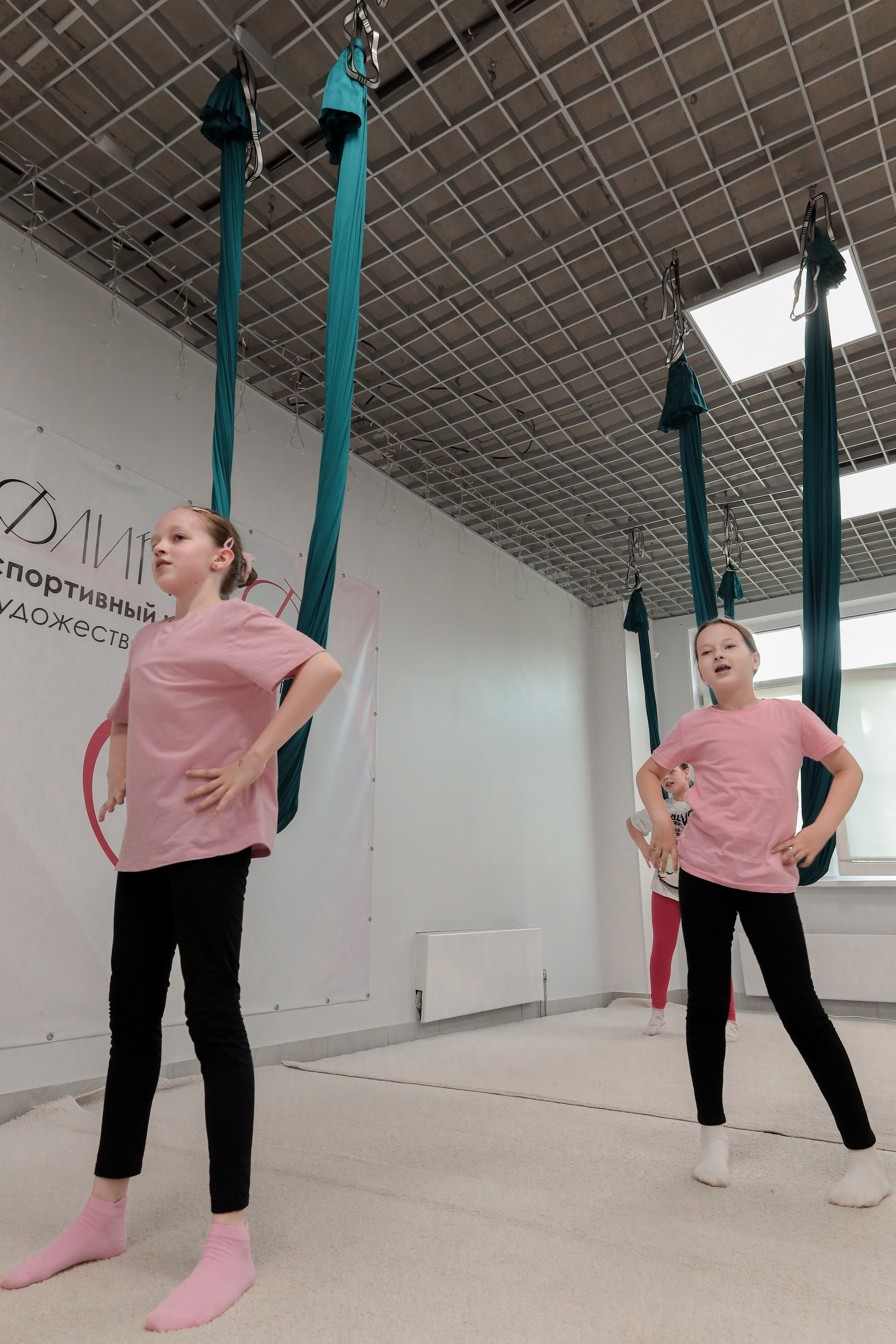 Детская аэройога. Фотограф Надршина Лилия