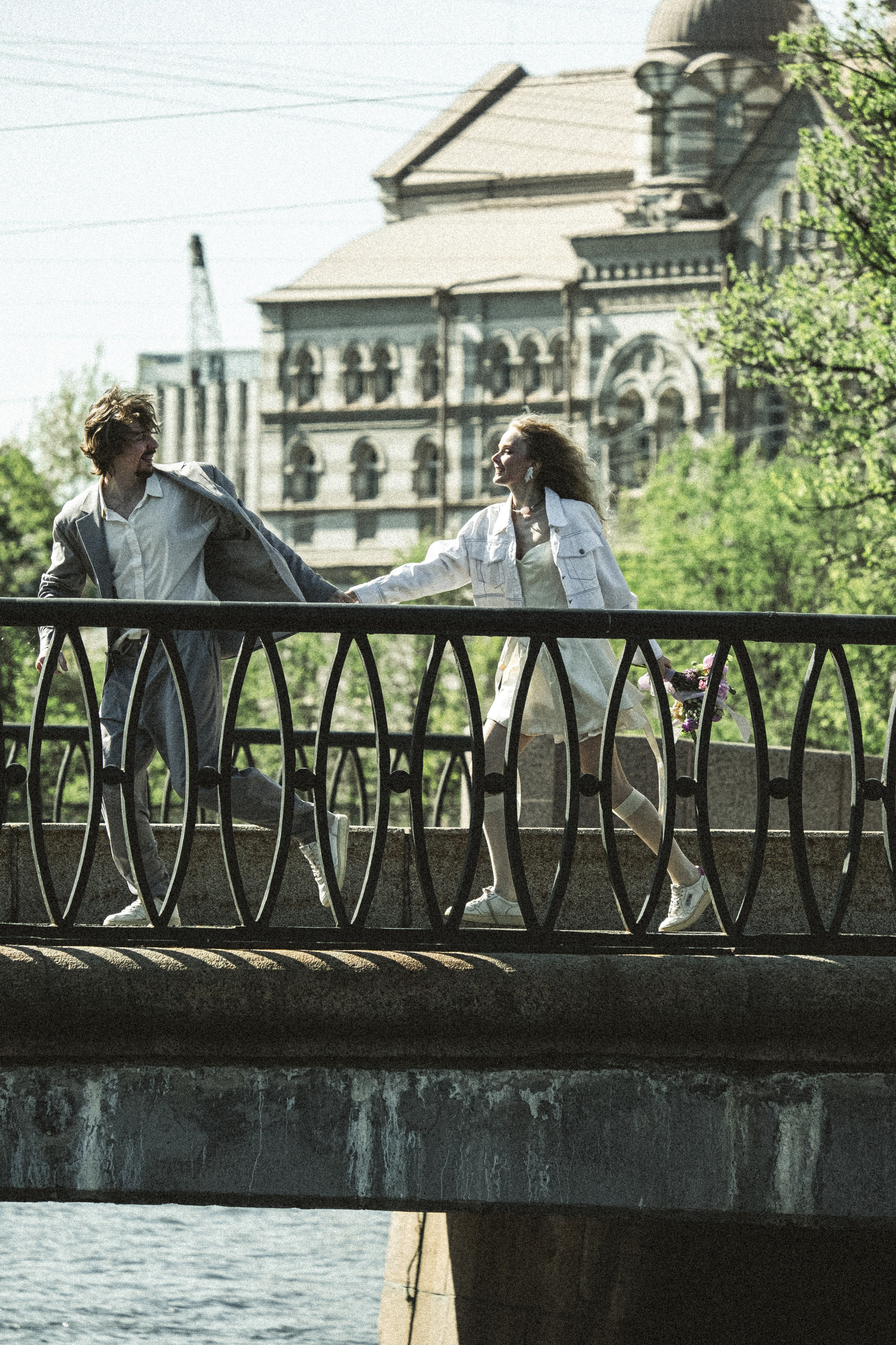 СВАДЕБНАЯ ПРОГУЛКА ПО ПЕТРОГРАДКЕ ВЕСНОЙ. СВАДЕБНАЯ ФОТОСЕССИИЯ НА ПЕТРОГРАДКЕ. Профессиональный фотограф, Санкт-Петербург — Виктория Богомолова