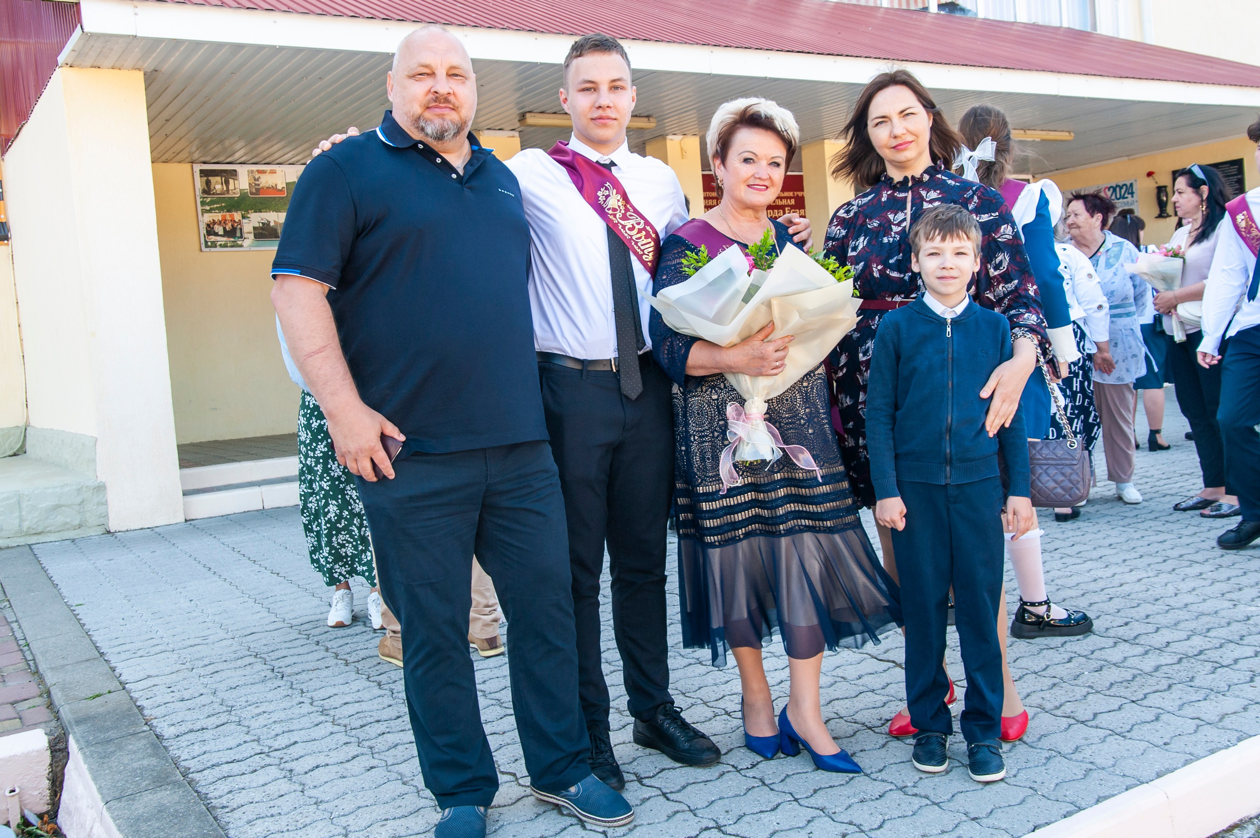 Последний Звонок МАОУ СОШ № 17 им. Эдуарда Есаяна — Архипо-Осиповка. Свадебный и семейный фотограф Денис Лукьянов в Краснодаре, Краснодарском крае и Республике Крым