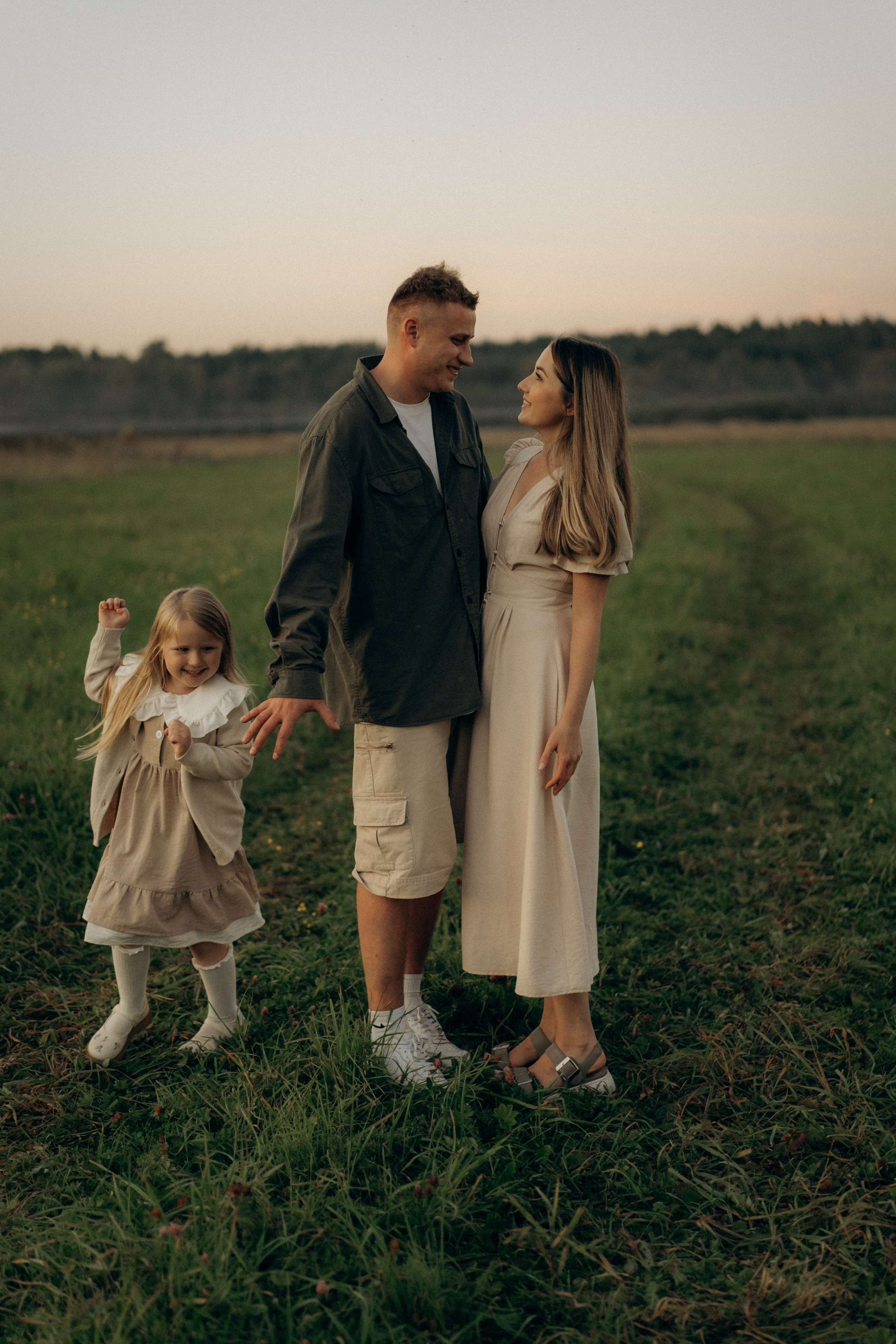 Летний вечер в поле. Семейный lifestyle фотограф в Москве Рената Рафикова