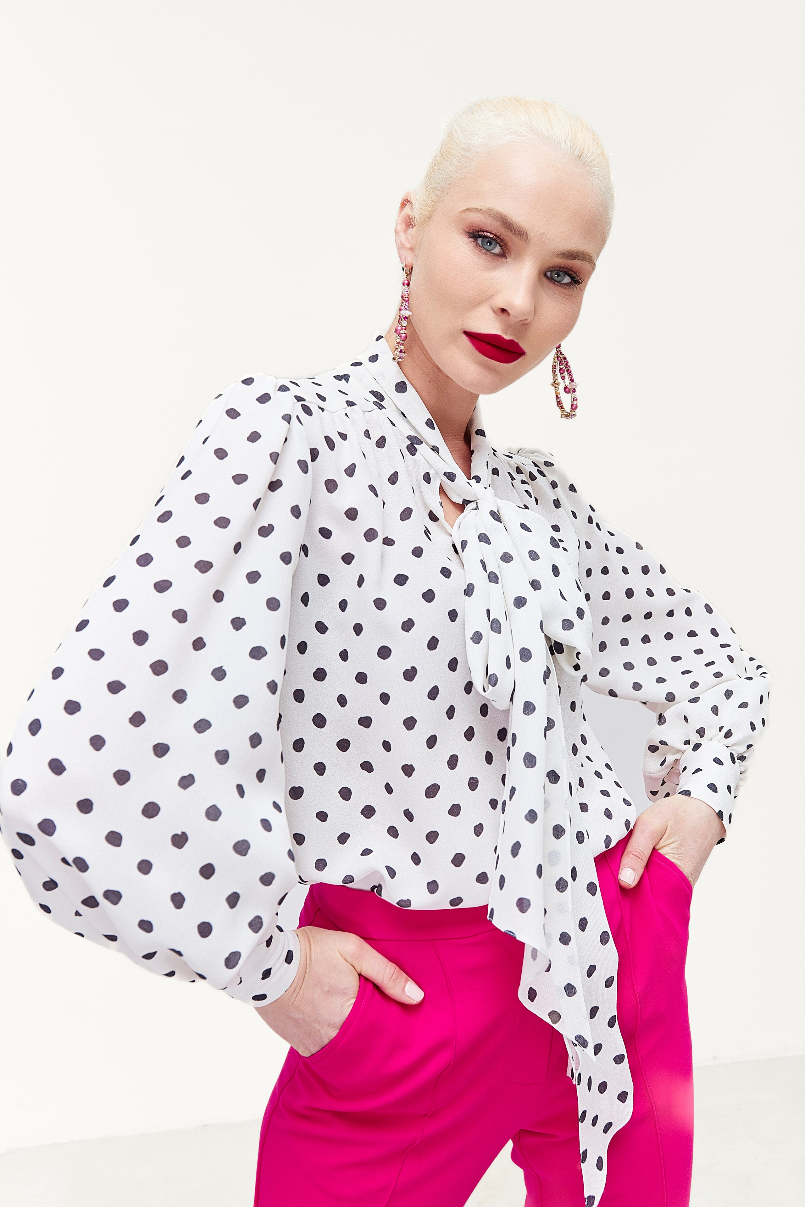 "Профессиональная каталожная фотосъемка товаров для e-commerce и интернет-магазинов""Высококачественная каталожная съемка одежды и аксессуаров с белым фоном""Рекламная каталожная фотосъемка для маркетинга продуктов и брендов""Студийная каталожная съемка с детальной проработкой текстур и материалов""Коммерческая каталожная фотосъемка для каталогов и онлайн-платформ""Фотография каталожной съемки с акцентом на дизайн и презентацию товаров""Предметная каталожная съемка для увеличения продаж в e-commerce""Профессиональная каталожная фотосъемка с использованием студийного освещения""Рекламные фото каталожной съемки для сайтов и социальных сетей""Высокоточная каталожная съемка товаров для презентаций и брошюр""Каталожная фотосъемка высокого разрешения для онлайн-магазинов""Коммерческая каталожная съемка с фокусом на качество и детализацию""Студийная каталожная фотосъемка для брендов и ритейла""Фотографии каталожной съемки для маркетинговых кампаний""Профессиональная каталожная съемка для каталогов и увеличения конверсии" "Профессиональная съемка на модели для модных брендов и рекламы""Высококачественная фотосъемка на модели с креативным освещением и позами""Рекламная съемка на модели для каталогов одежды и аксессуаров""Студийная съемка на модели с акцентом на стиль и индивидуальность""Коммерческая фотосъемка на модели для fashion-индустрии""Фотография съемки на модели с профессиональным ретуши для журналов""Модная съемка на модели для продвижения бренда и коллекций""Профессиональная съемка на модели с использованием естественного света""Рекламные фото съемки на модели для социальных сетей и веб-сайтов""Высокоточная фотосъемка на модели для портфолио и презентаций""Съемка на модели высокого разрешения для модных кампаний""Коммерческая съемка на модели с фокусом на тренды и дизайн""Студийная фотосъемка на модели для e-commerce и маркетинга""Фотографии съемки на модели для брендов и увеличения продаж""Профессиональная модная съемка на модели для каталогов и рекламы"