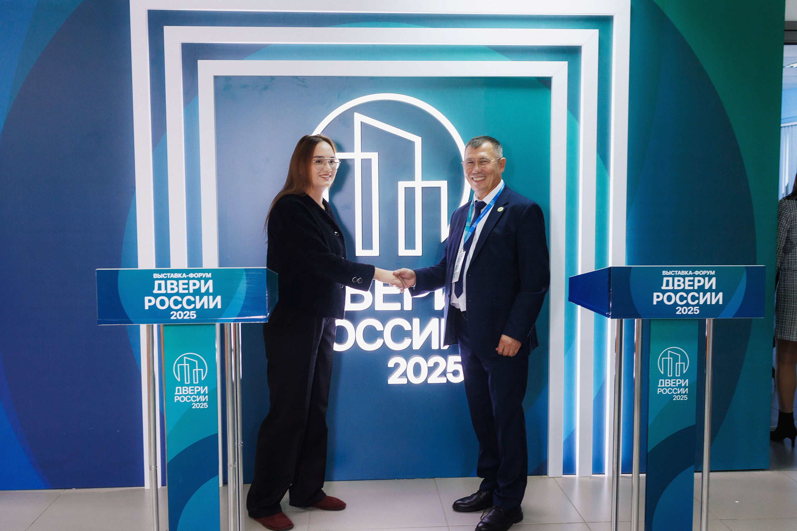 Репортажная съемка форума «Двери Росси-2025» в Чебоксарах. Портретный и репортажный фотограф в Чебоксарах Андриян Чаркин