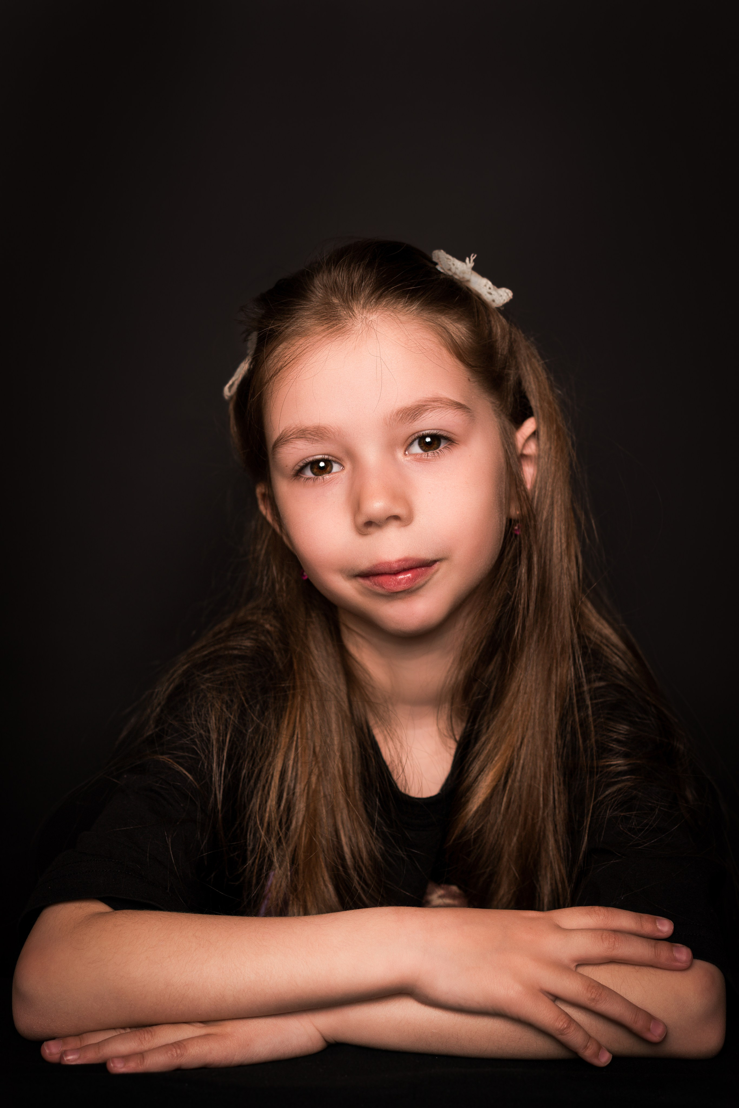 Детский сад, портреты на чёрном фоне. Фотограф Шунова Саша