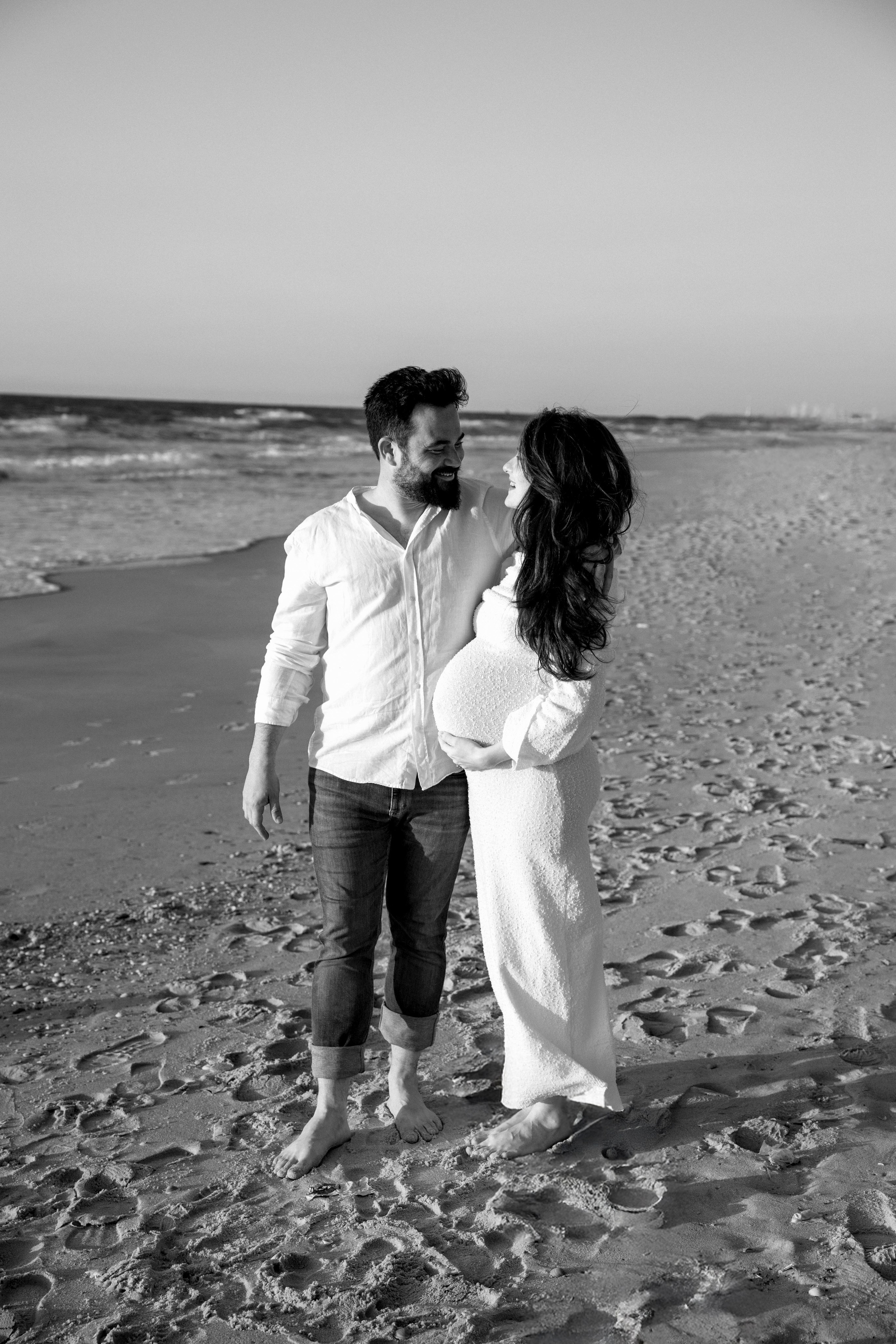 Pregnancy photoshoot (home/park/beach). Главная