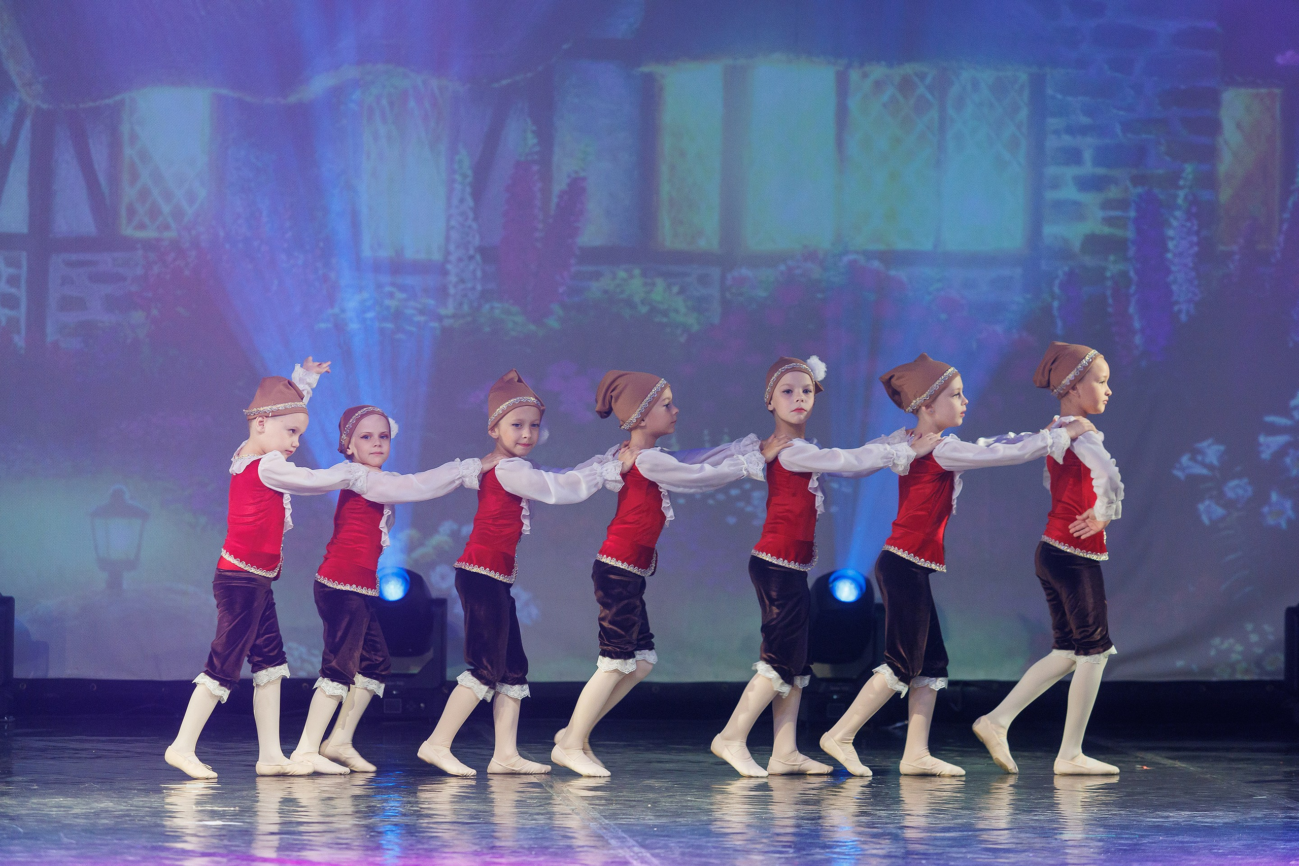 Репортажная фотосъемка отчетного концерта студии танцвев LilBallerine. Профессиональный фотограф в Новосибирске