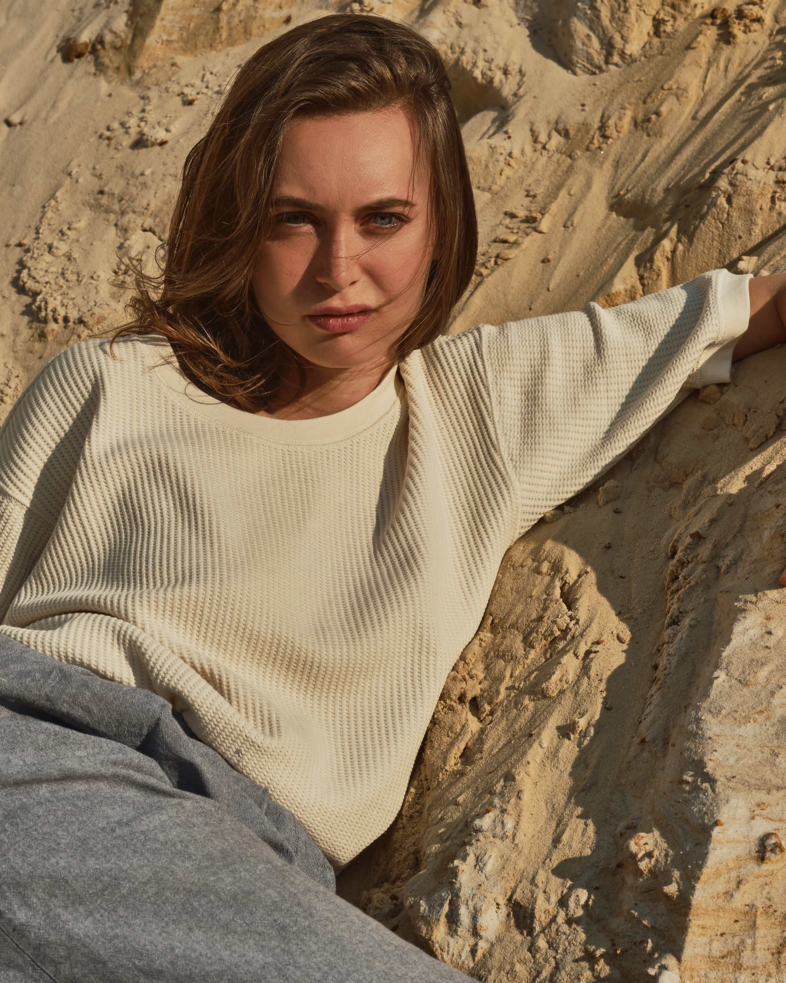 Светлана в пустыне (на пляже). Фотограф Максим Ерёмин