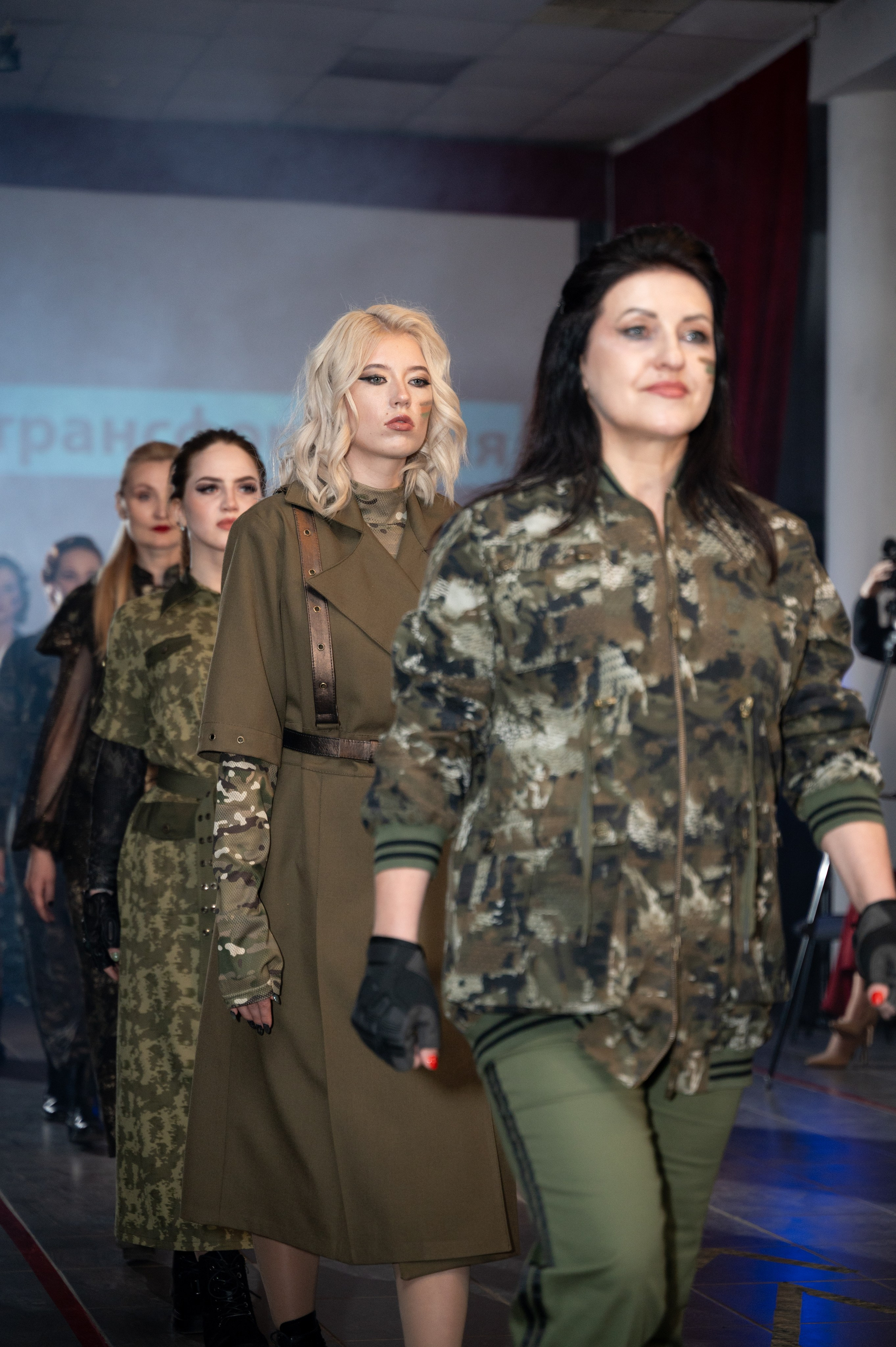 Закрытый показ милитари «Своя трансформация» дизайнера Юлии Бойченко | 24.04.2025. Фотограф в Омске Елизавета Кириллова