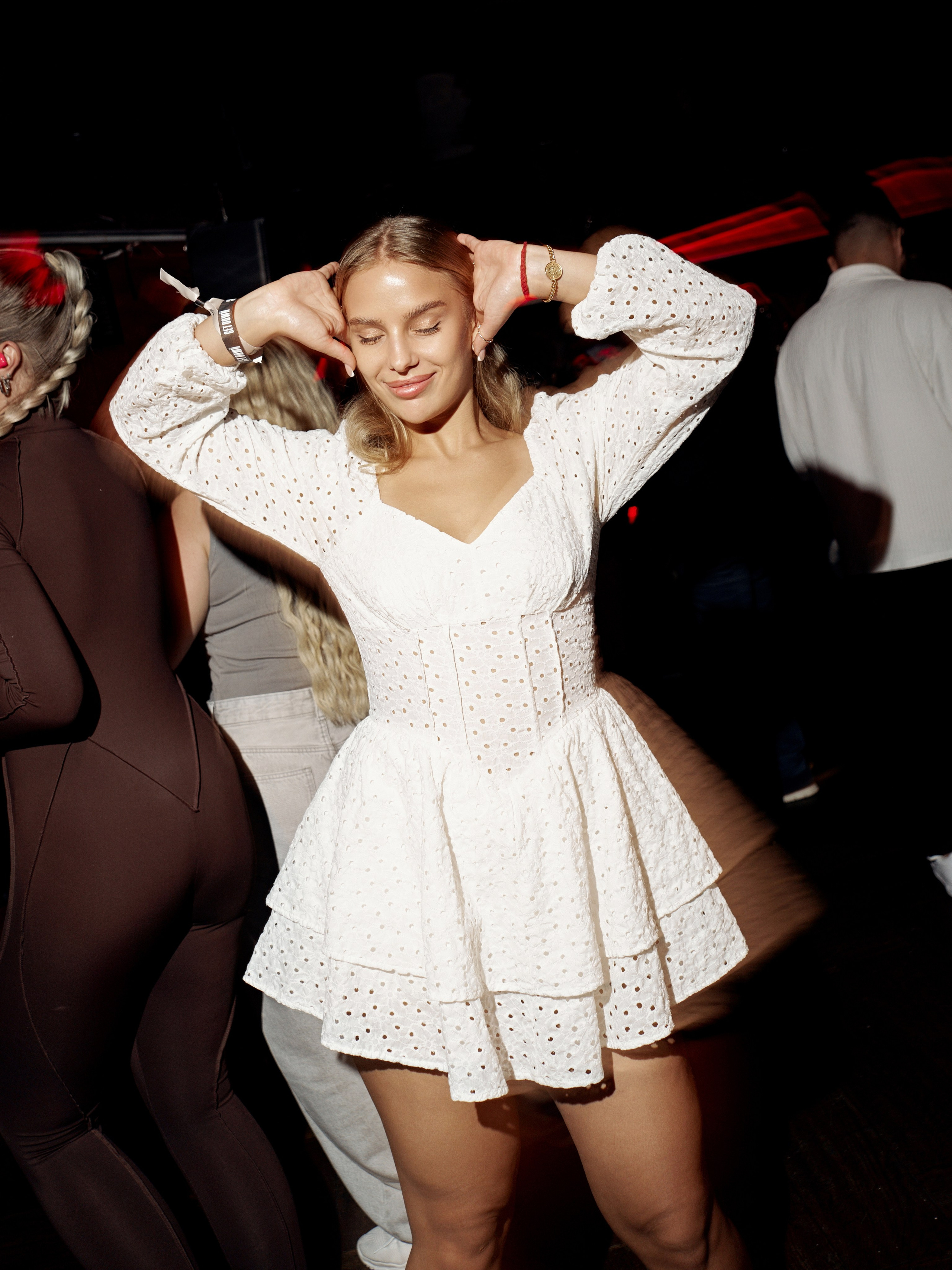 CLUB. NOIZOMAX Художественный фотограф в Дубай