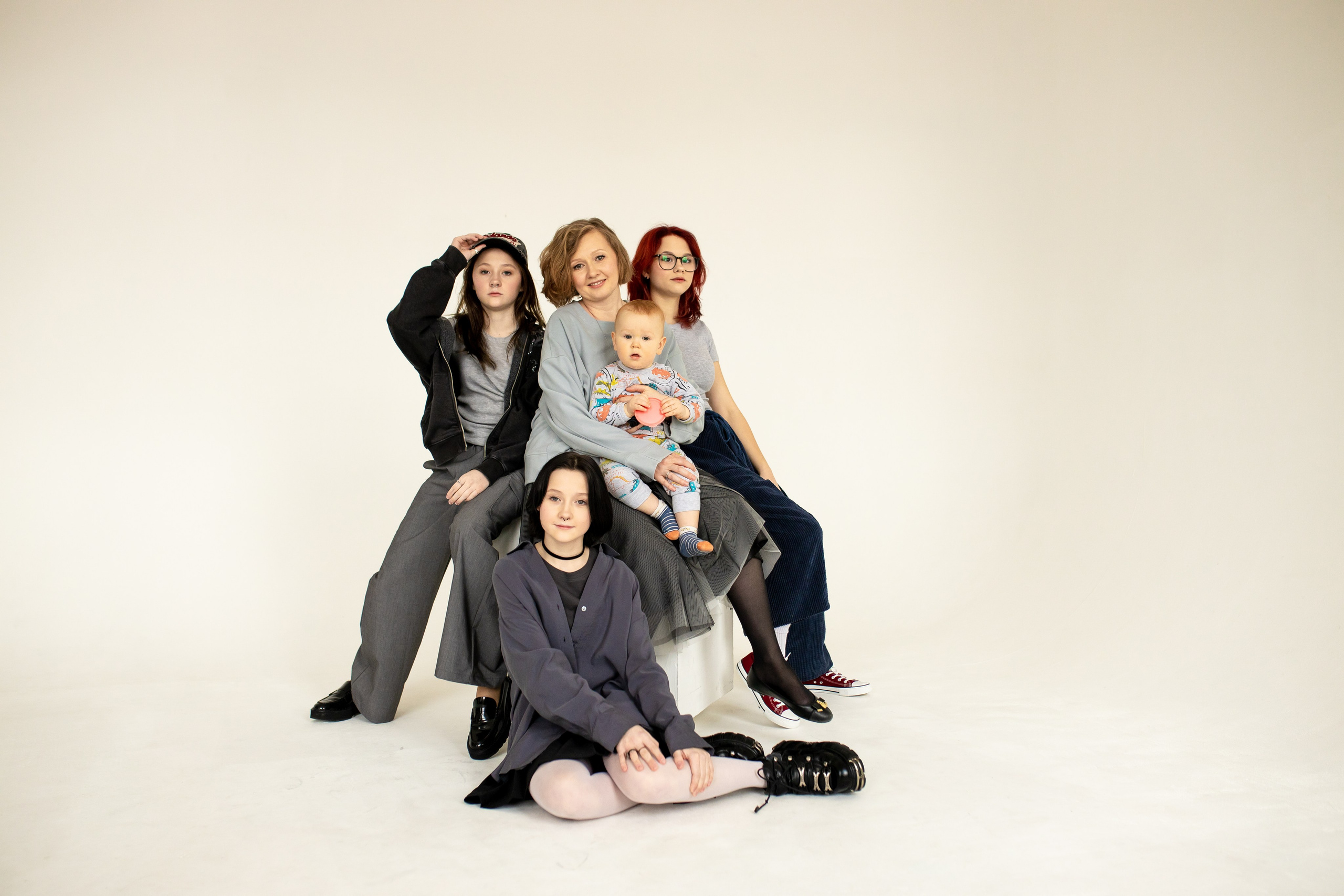 Семейная фотосессия на циклораме с естественным светом. Фотограф в Железнодорожном и Балашихе