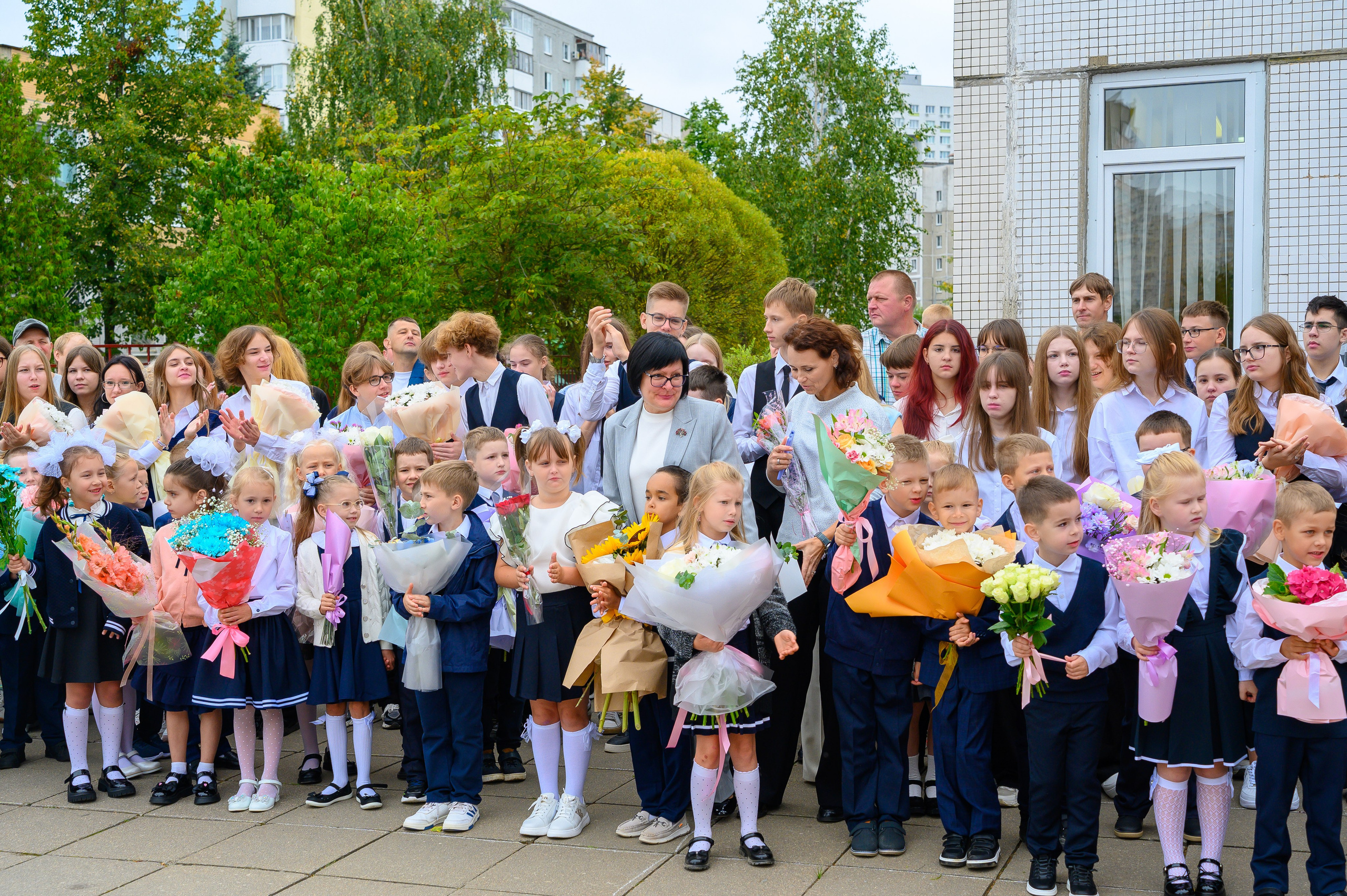 Вот звучит первый звонок, перед этим долгое приготовление к новому этапу в жизни, Яромир идет в школу. Фотоуслуги, услуги фотографа, фотографирование важных событий