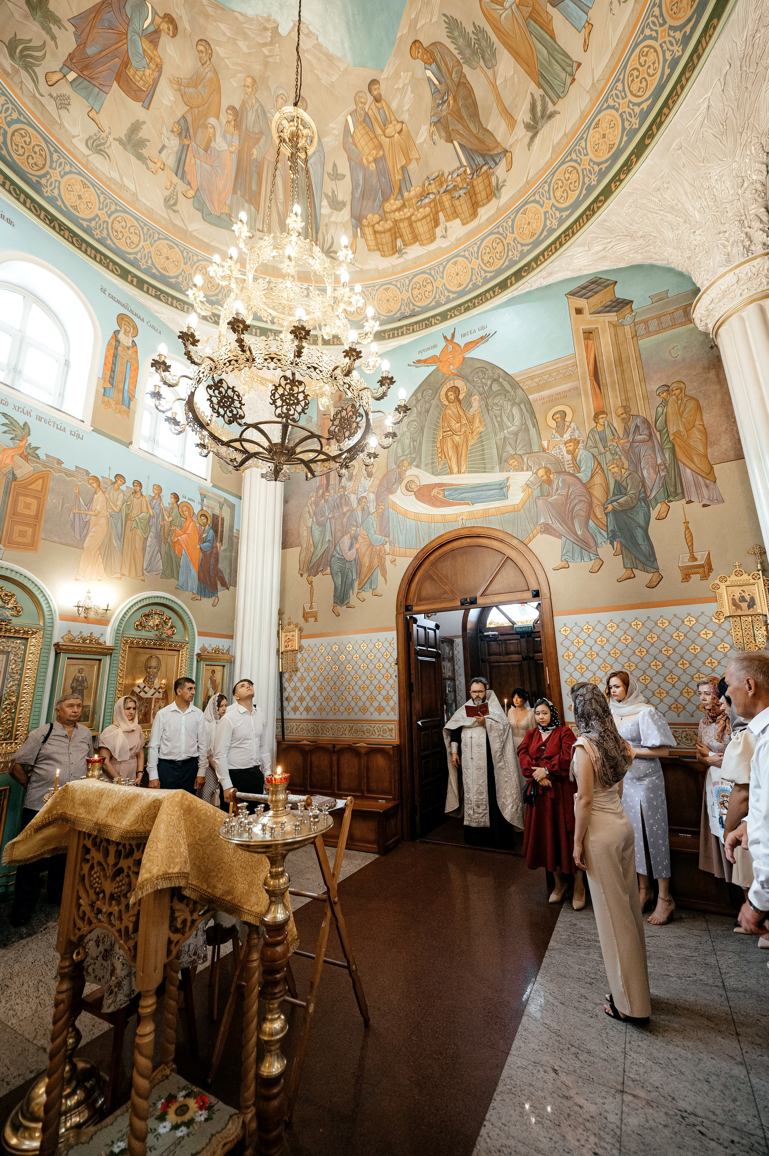 Свадьба с венчанием в Щелково. Прогулка в Гребнево, ресторан Кинза, отель Премиум. Свадебный и семейный фотограф Виктория Носачёва. Щелково, Москва и МО