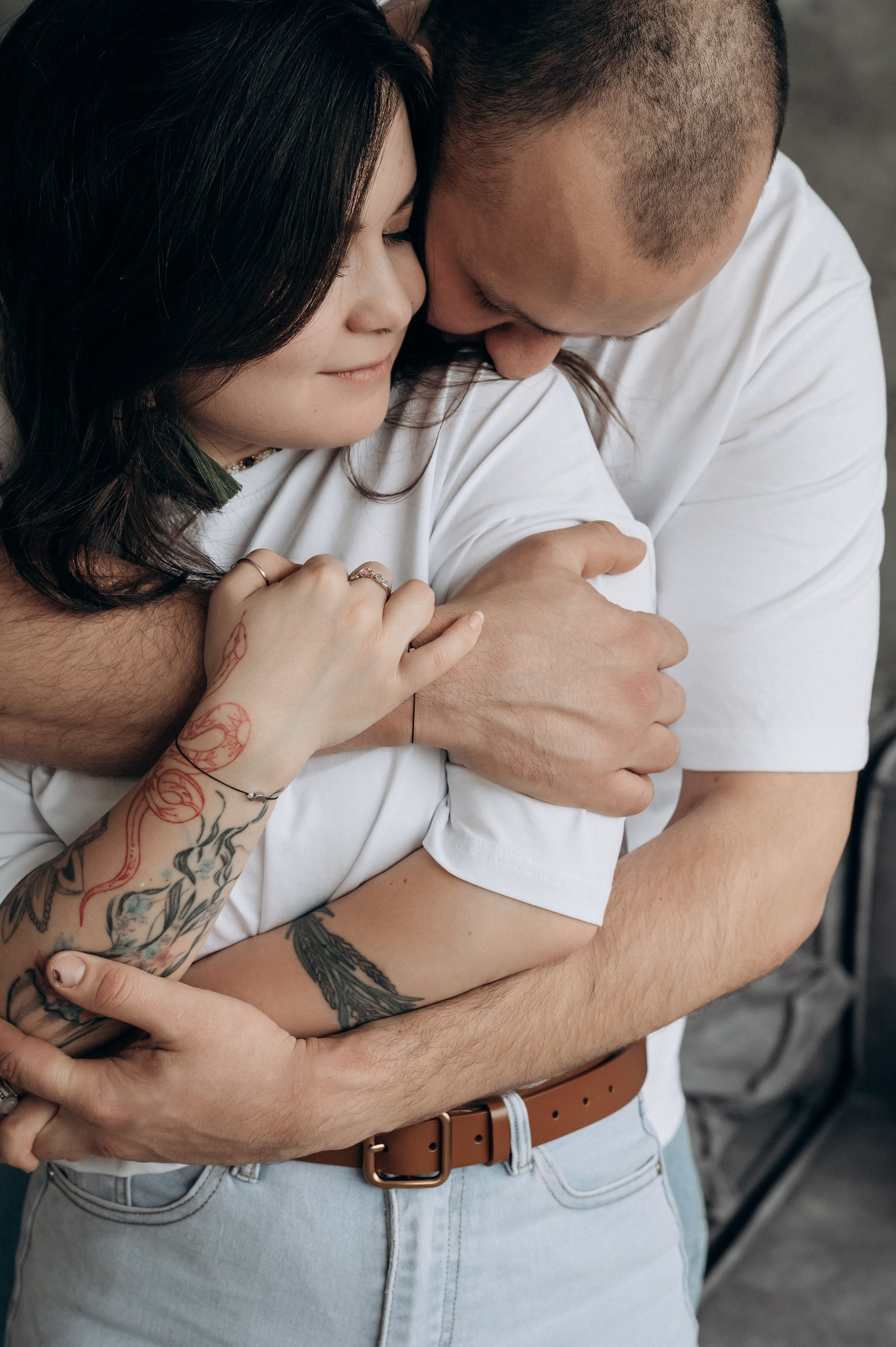 Веселая и живая фотосессия для двоих в фотостудии в Мытищах. Свадебный и семейный фотограф Виктория Носачёва. Щелково, Москва и МО