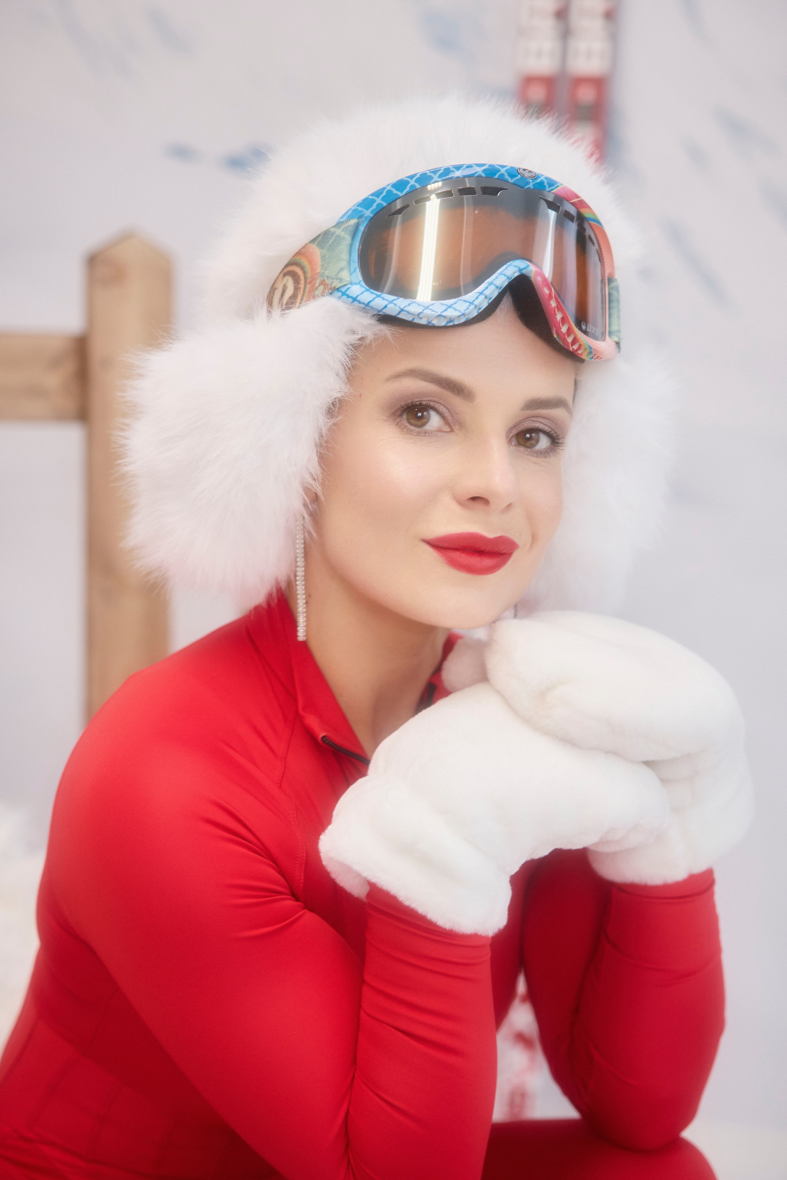 студийная новогодняя съемка  съемка девушки в нарядном праздничном платье в студии фотограф питер санкт-петербург женский портрет женская портретная съемка  сноуборд