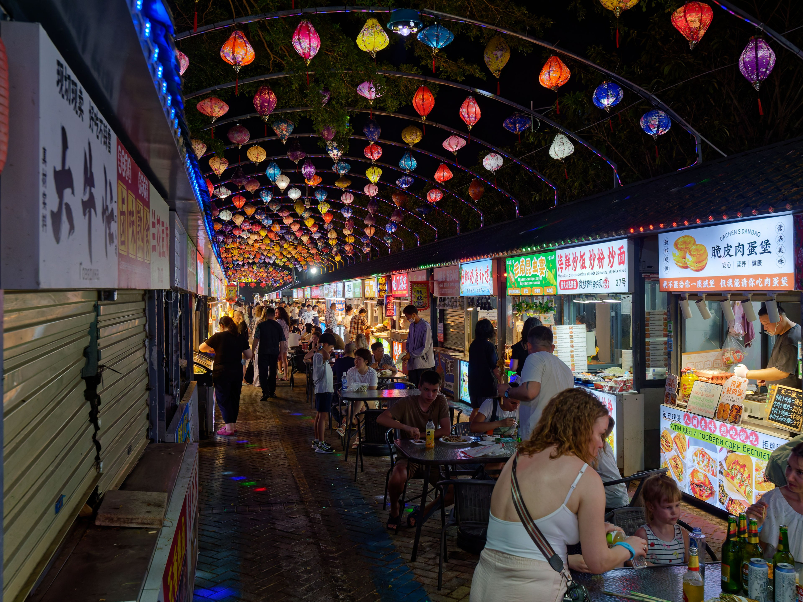 Хайнань 2026, «Food Street» ночная улица еды в Ялунване. Фотопрогулки по Миру