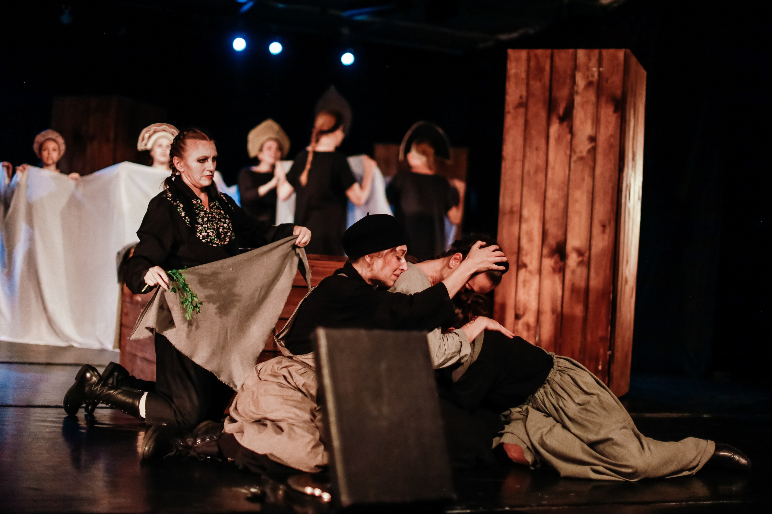 «Марьино поле». Молодежный театр Алтая. Режиссёр Ирина Астафьева. Фоторепортаж. Театральная фотосъёмка