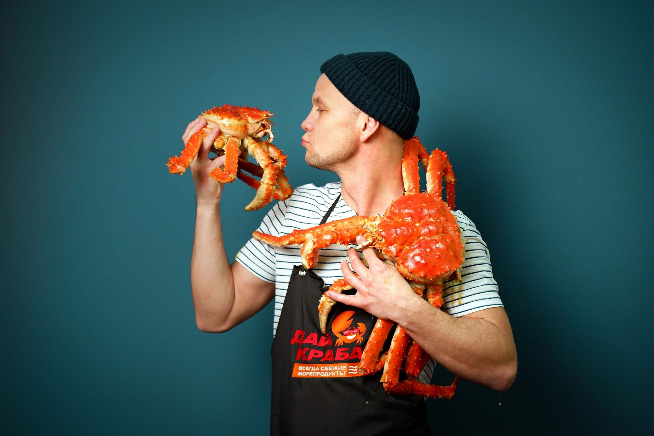 Фотосъемка мяса и рыбы. Съемка консервов. Предметный фотограф Киров. Съемка для маркетплейсов