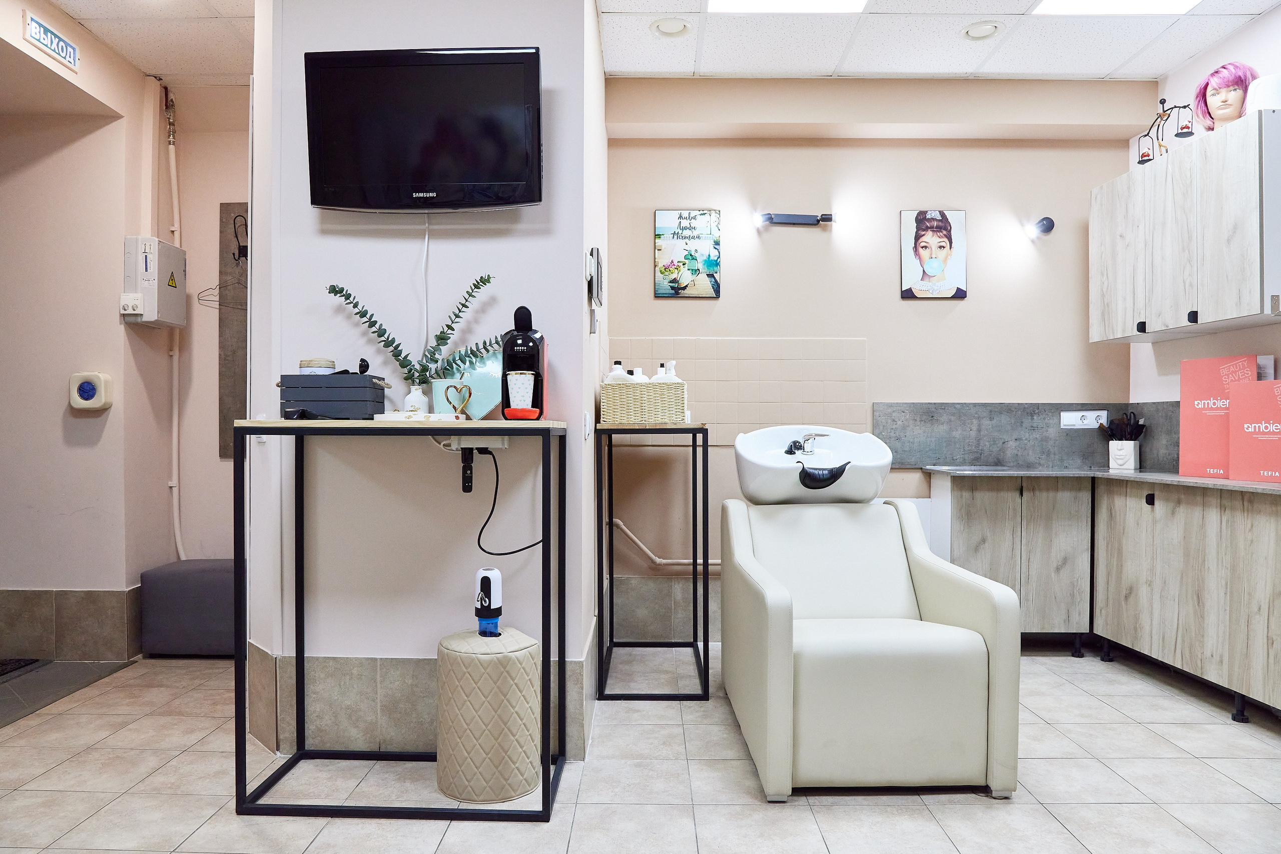 Салон красоты МяtА на Миллионной улице. Фотограф Анастасия Леонтьева Санкт-Петербург