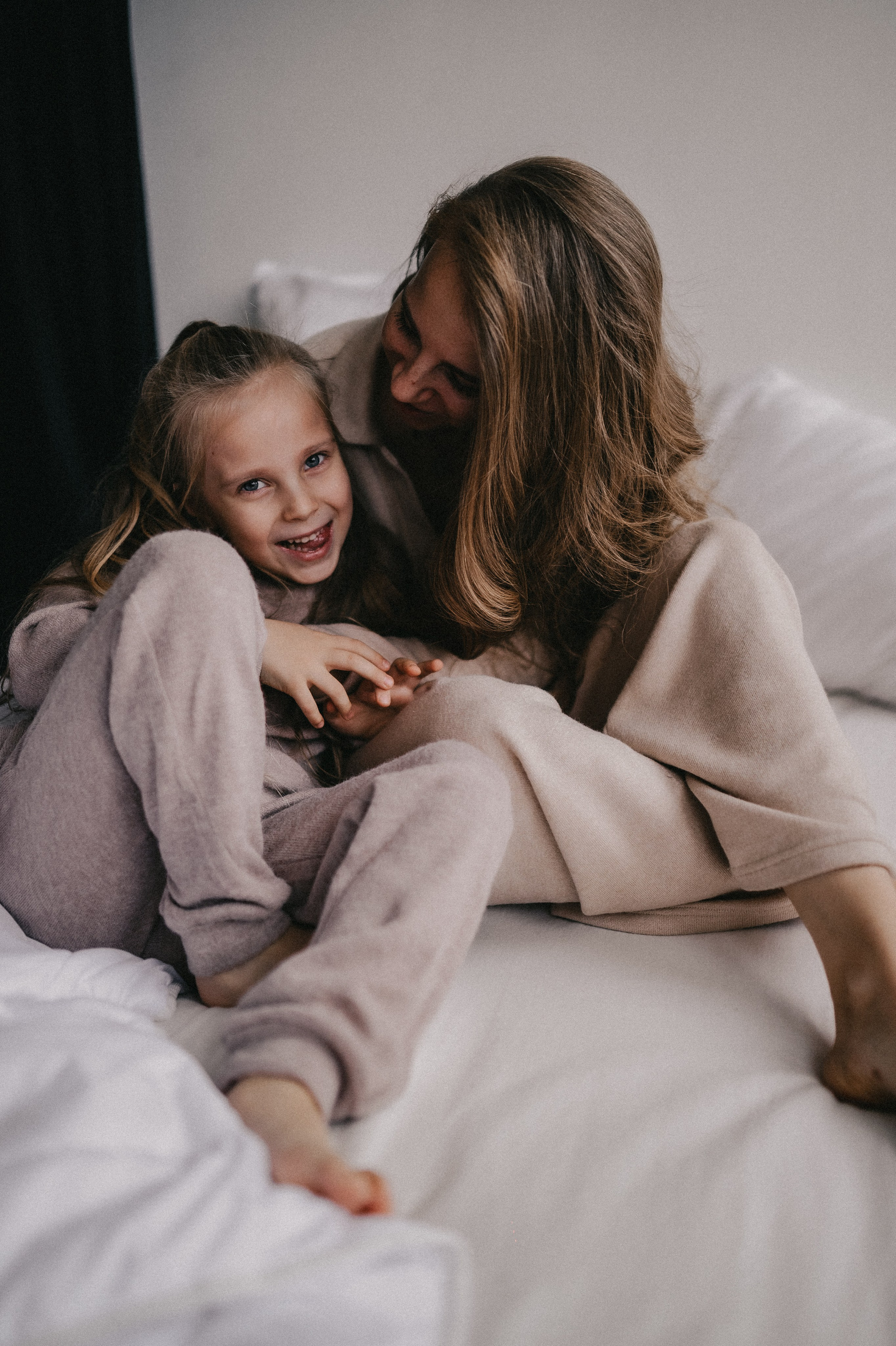 Коля, Таня и Мира в студии Каприфоль. Семейный и свадебный lifestyle-фотограф в Москве Мария Петрова