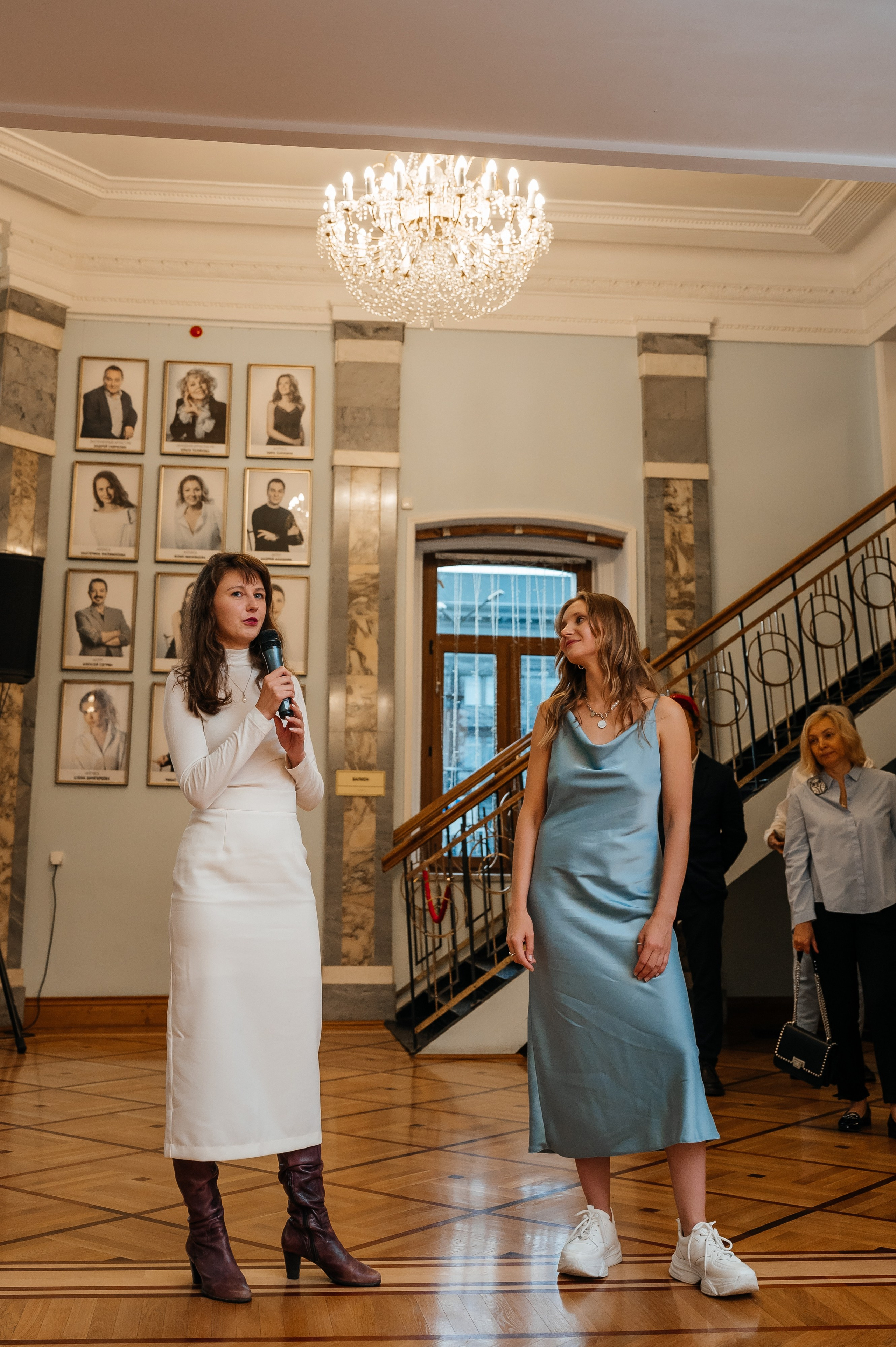 Открытие выставки Кати Васильевой в Молодежном театре. Wedding and family photographer USA