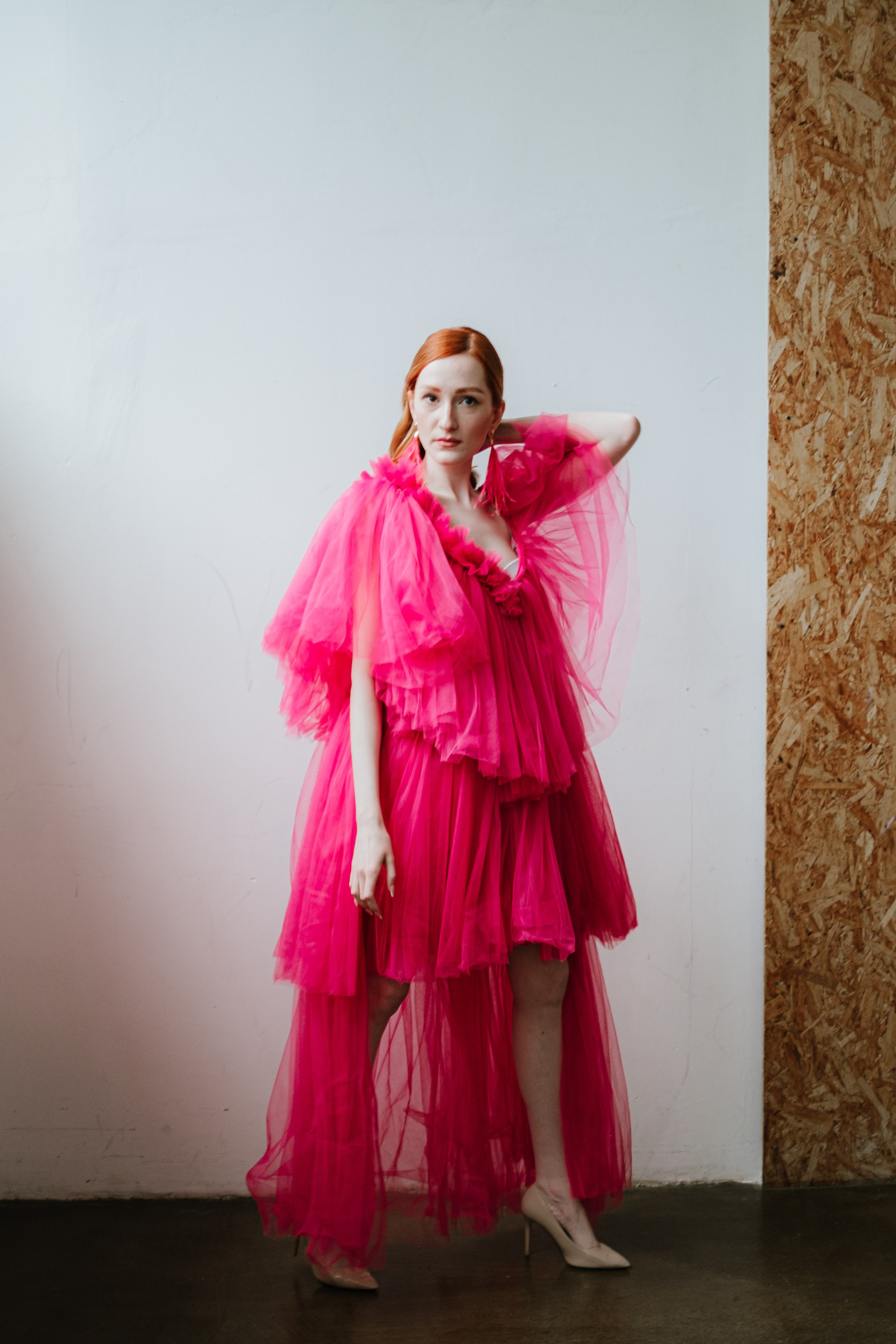 Фотосессия с платьем в студии. Портреты студия Москва. Модельные тесты. Lovestory студия в Москве. Женсий фотограф