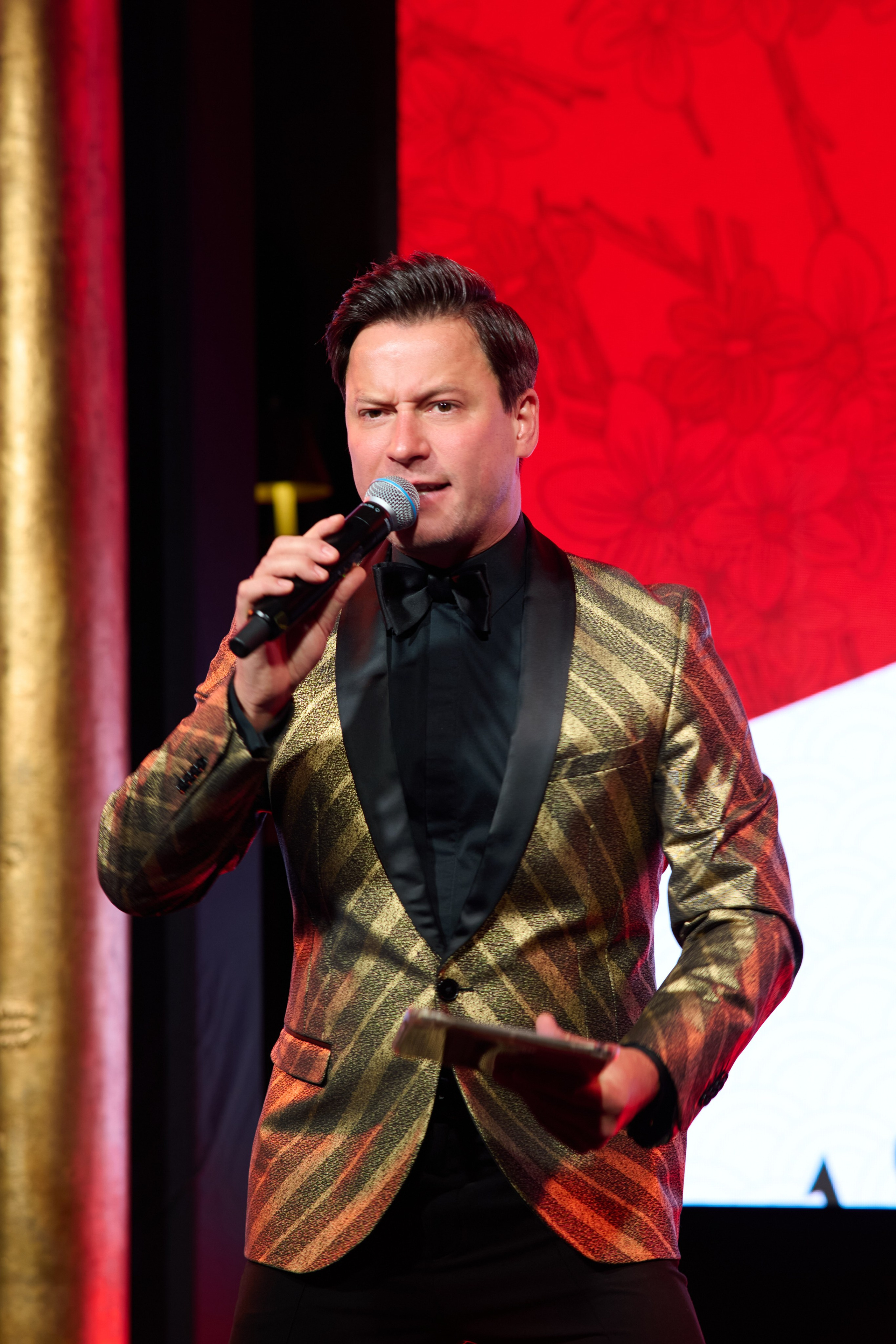 Репортажная съёмка корпоратива и концерта Елки в Петербурге и Москве