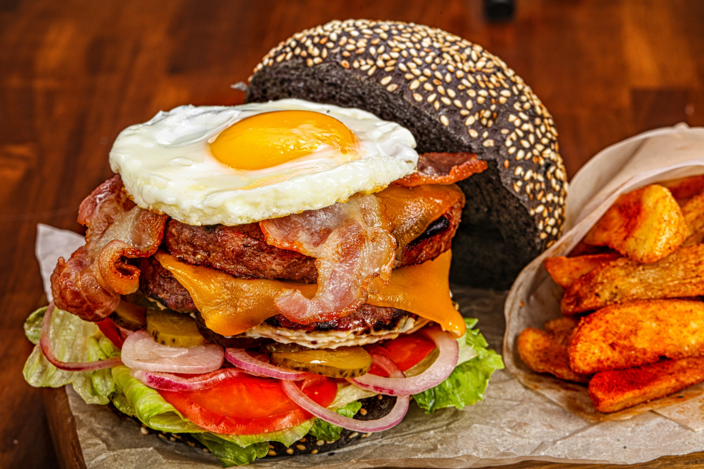 Фотосъемка бургеров и гамбургеров. Заказ по тел.: +7 (906) 006-90-22. Фуд-фотограф Андрей Старостин — съемка еды в Москве. 9000 руб. в час