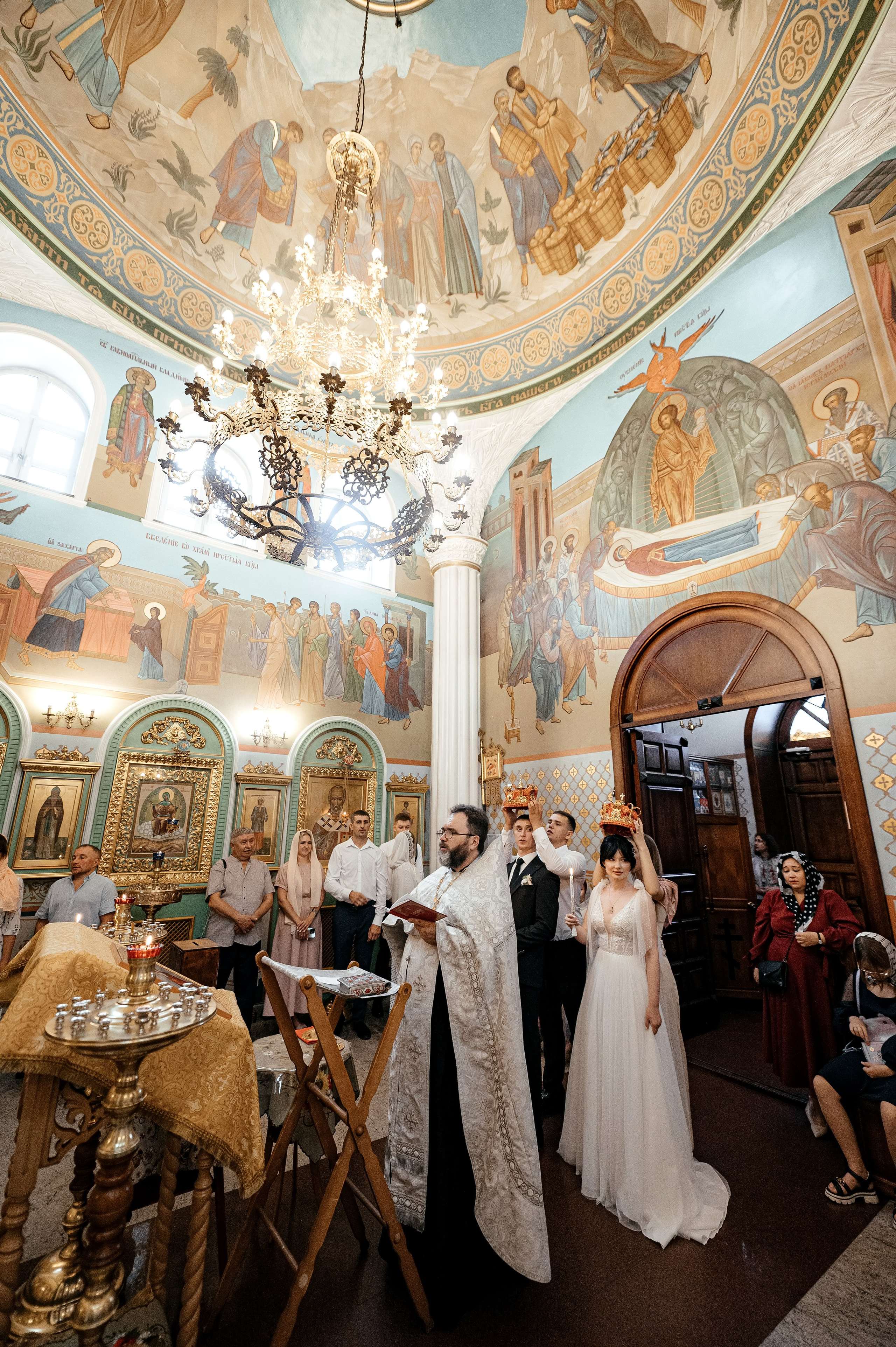 Свадьба с венчанием в Щелково. Прогулка в Гребнево, ресторан Кинза, отель Премиум. Свадебный и семейный фотограф Виктория Носачёва. Щелково, Москва и МО