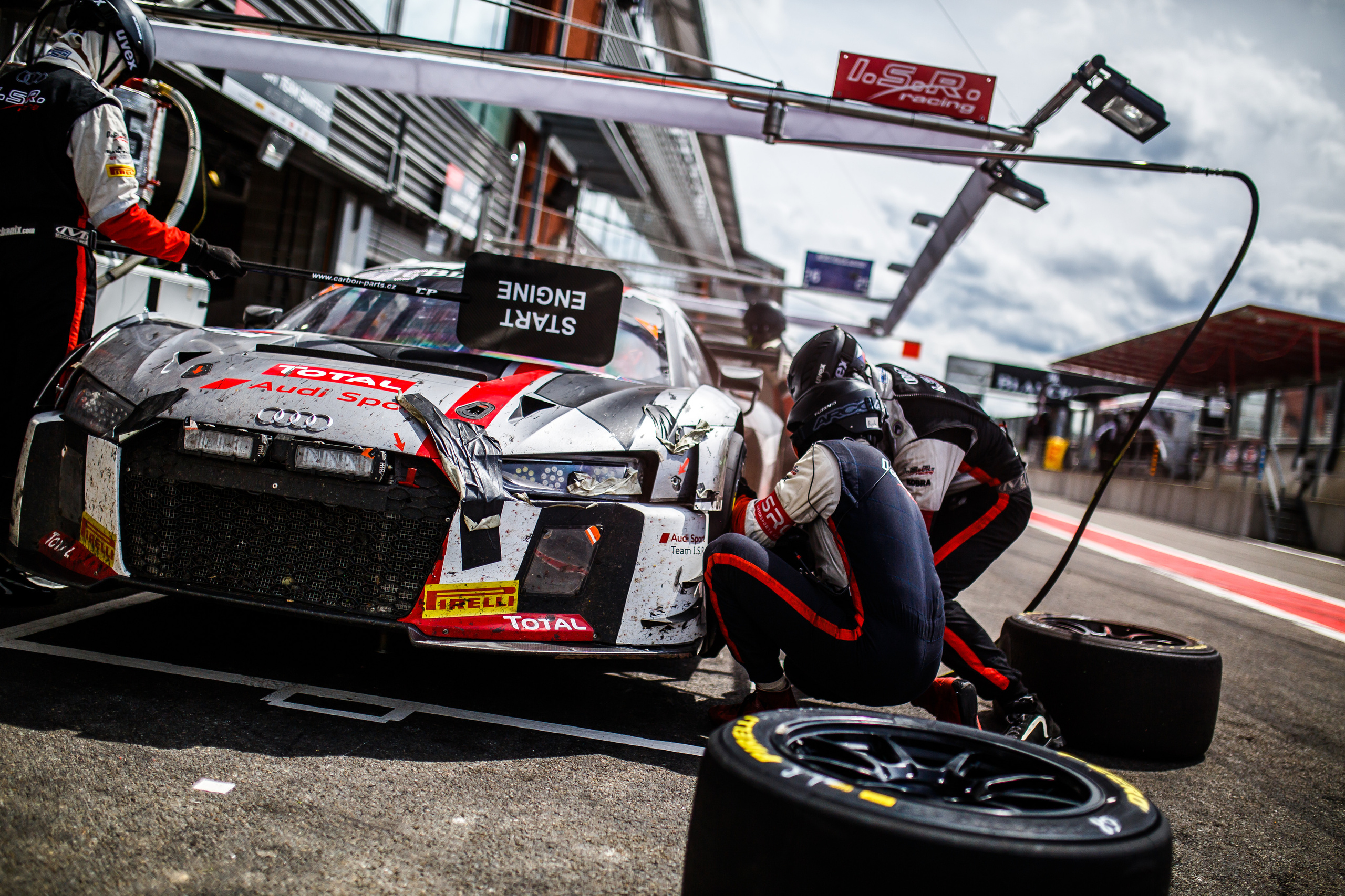 Фотография автомобиля Audi на питлейне