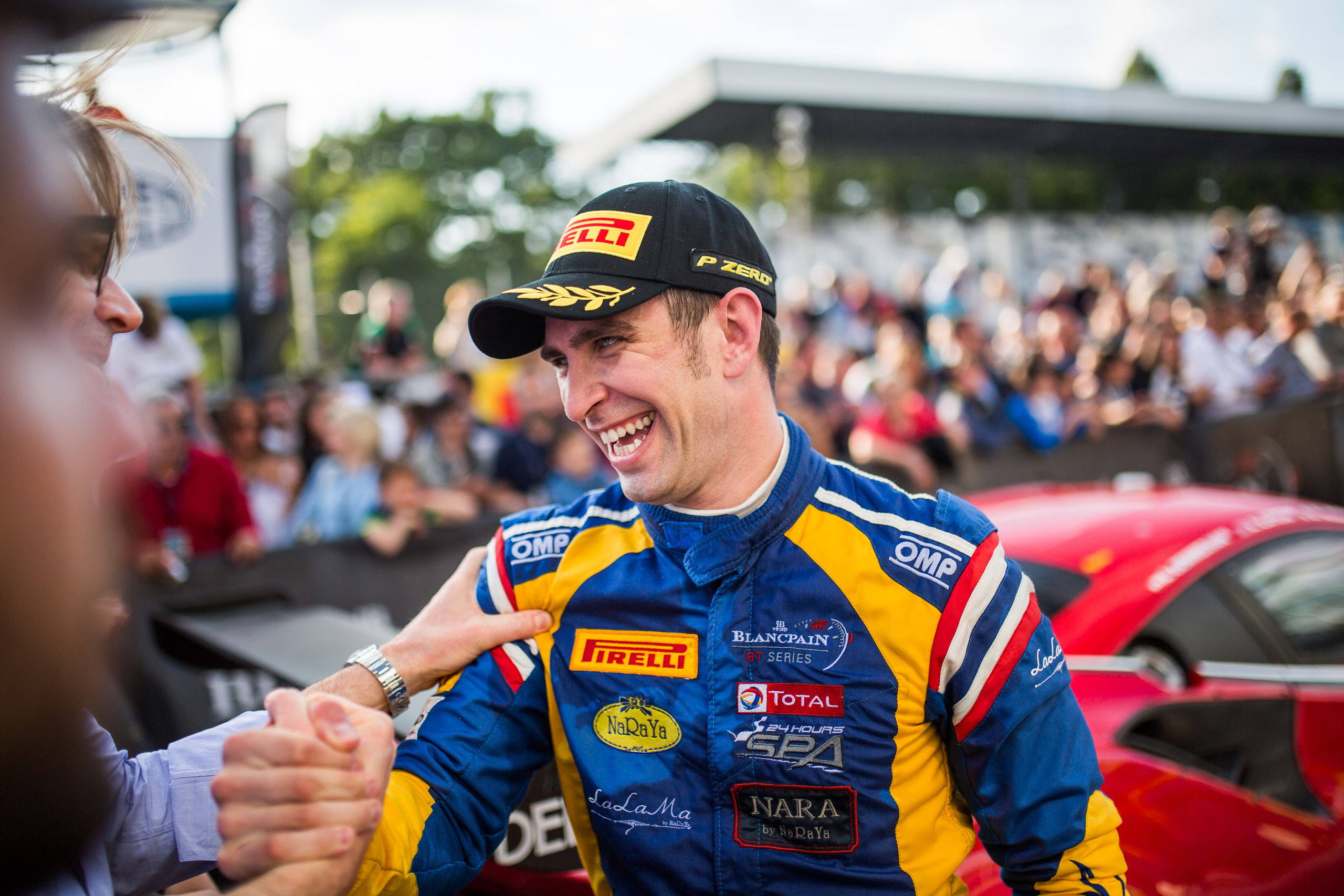 Пилот гоночного болида