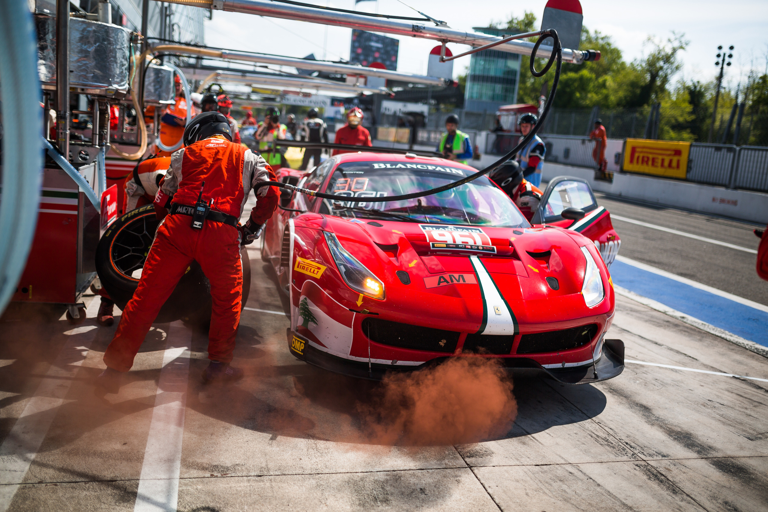 Заказать фотосъемку на гоночной трассе 