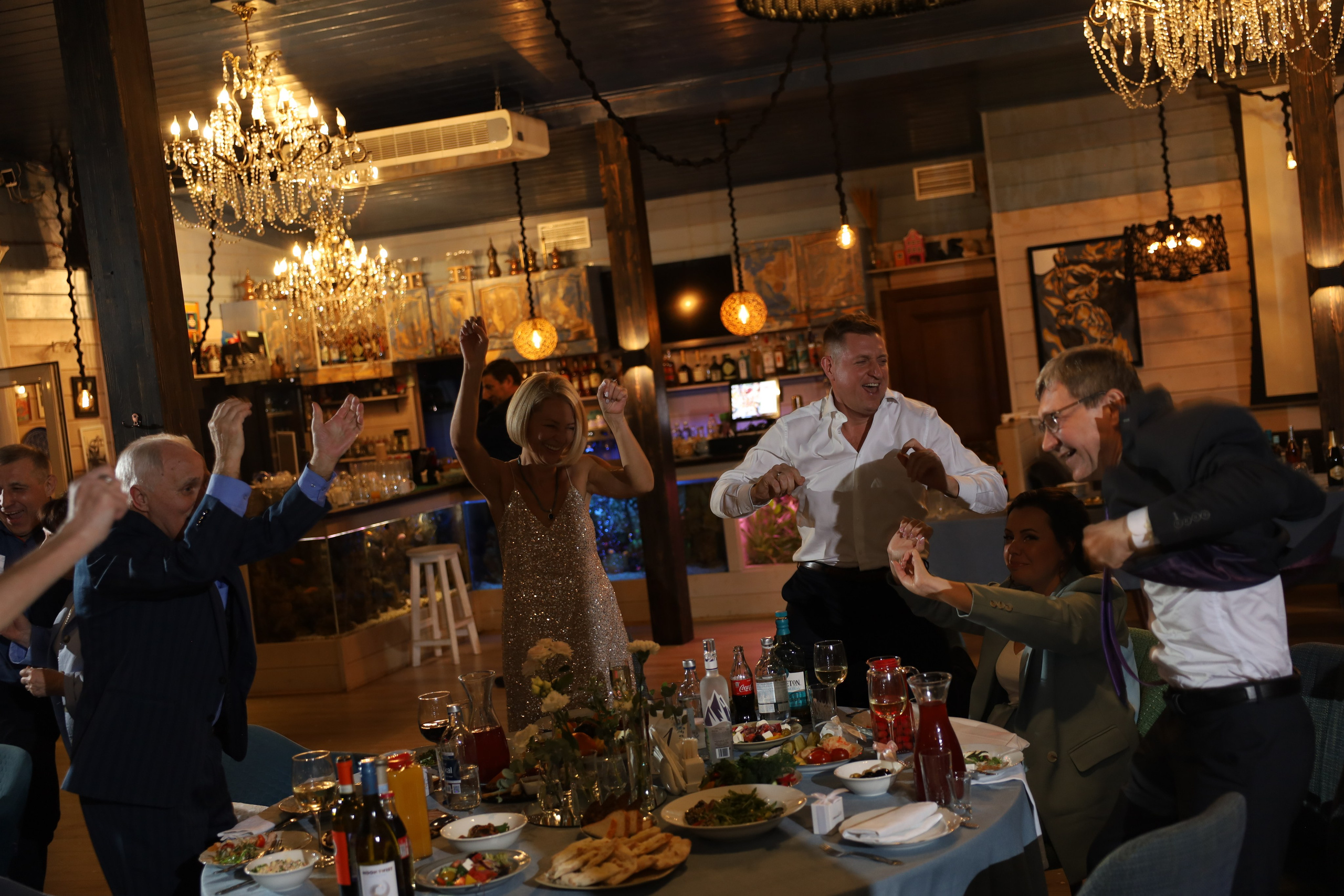 𝒜𝓇𝓉𝑒𝓂 & 𝐿𝓎𝓊𝓈𝓎𝒶 (𝓇𝑒𝓈𝓉𝒶𝓊𝓇𝒶𝓃𝓉). 𝑀𝑜𝓈𝒸𝑜𝓌. Свадебный фотограф в Санкт-Петербурге