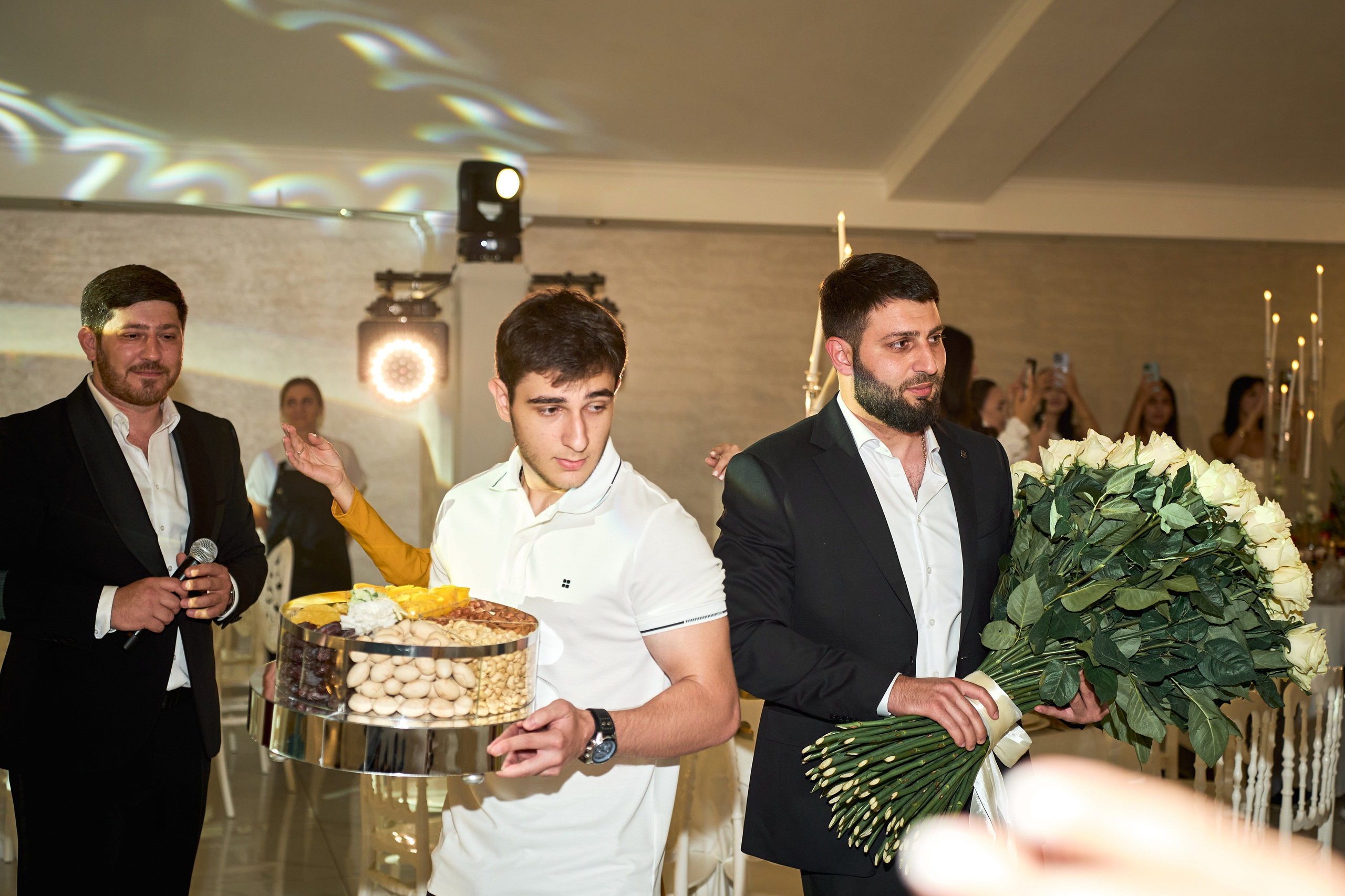 Сватовство в Краснодаре от лучших фотографов и операторов TWINS STUDIO. ТВИНС СТУДИО — лучшие свадебные фотографы и видеографы в Краснодаре