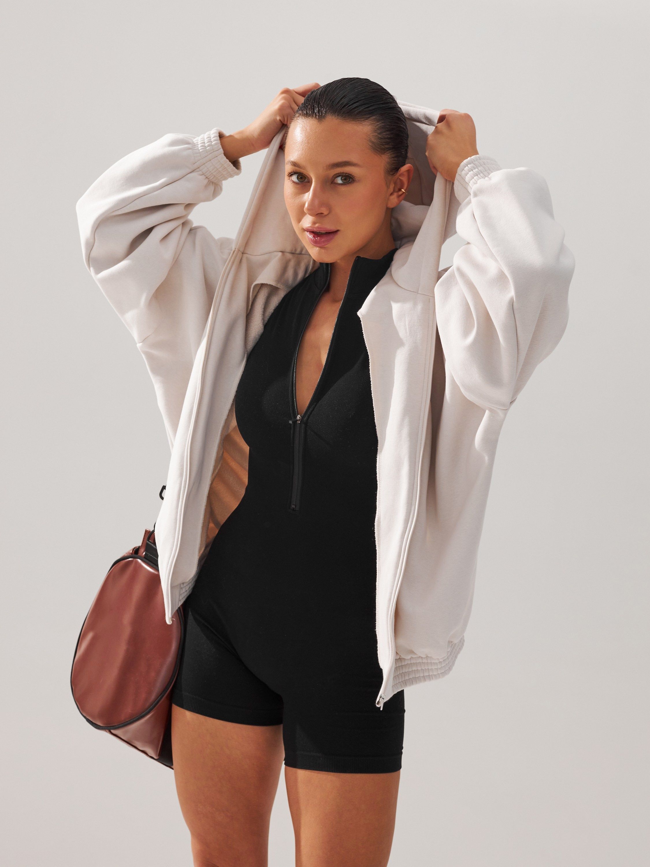 Фотосъемка спортивных комбинезонов Екатеринбург Wildberries ВБ Ozon Озон фотосессия одежды Екб заказать цена фотосъемка товара WB карточки. Фотограф Екатеринбург Анастасия Жерновская | Маркетплейсы и нейрофото