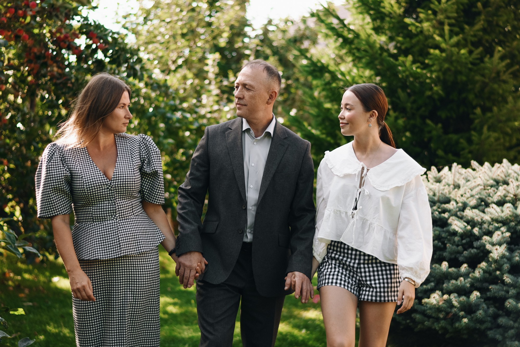 Семейная фотосессия в Тюмени — портреты поколений. Портретный фотограф Тюмень Дарья Мустафина