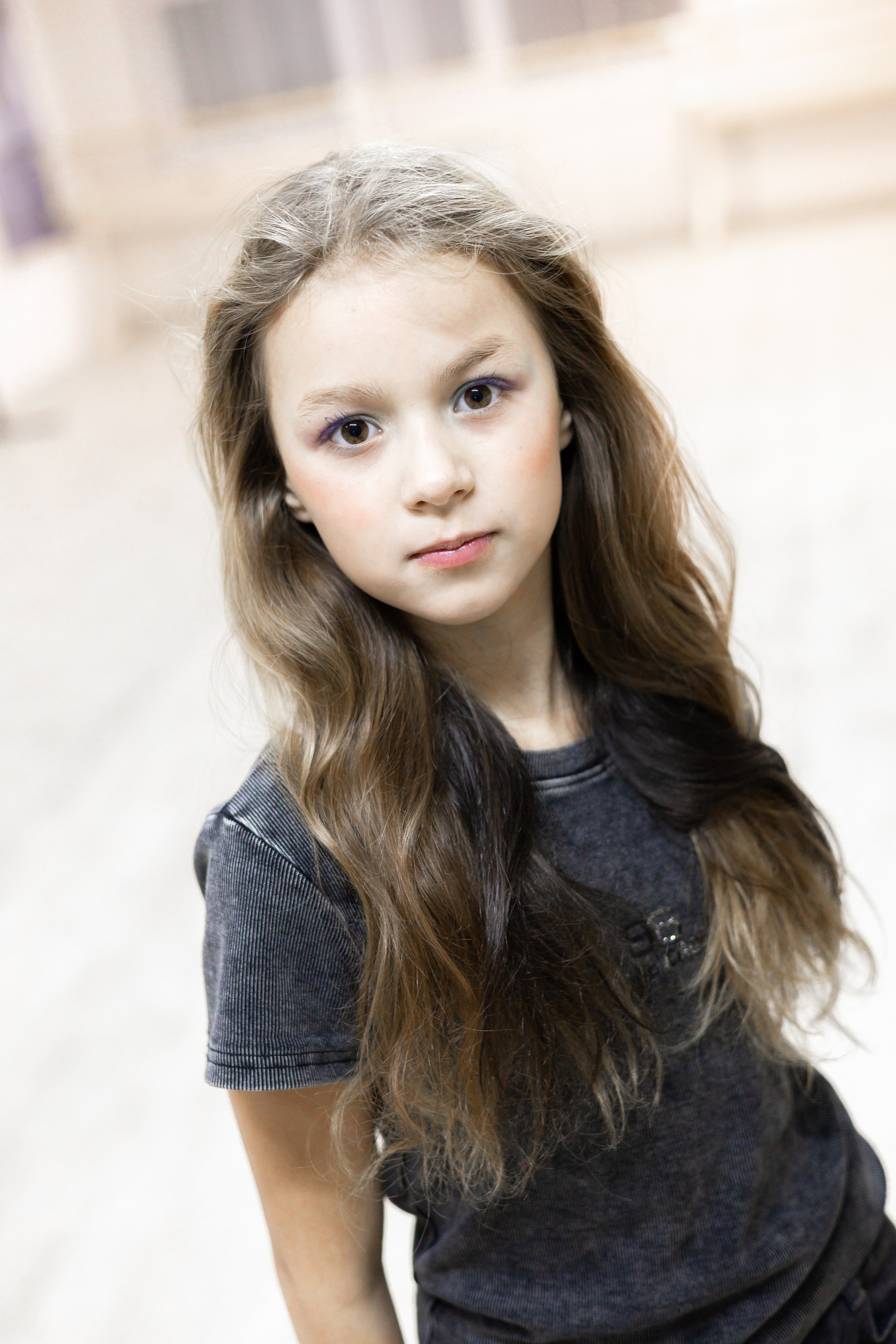 Урок «цветного» макияжа для Театра моды. Школа для девочек во Владивостоке — Само Совершенство