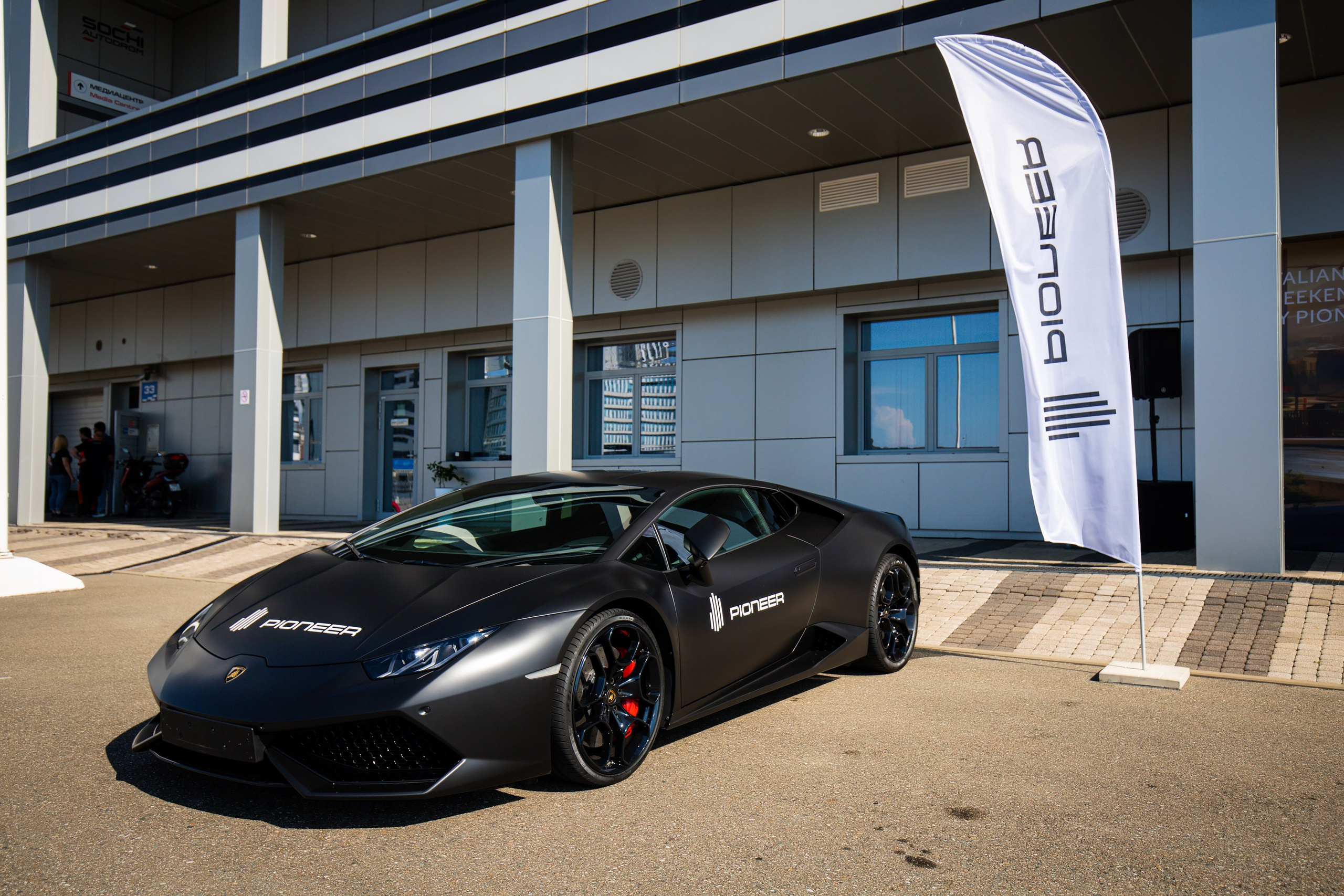 Italian Weekend Pioneer. Репортажный и fashion фотограф в Москве Сергей Бардин