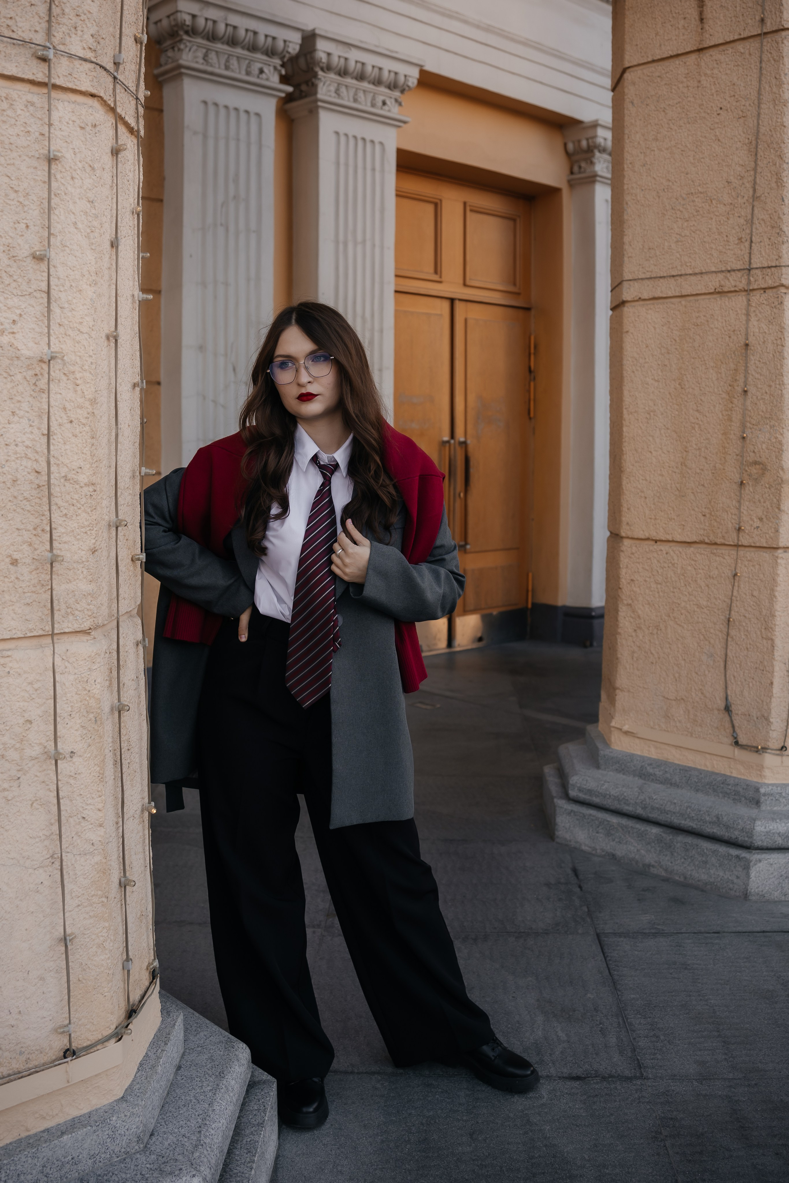 Софа. Прогулочная фотосессия у Победы. Свадебный и семейный фотограф в Новосибирске Ирина Дорошкова