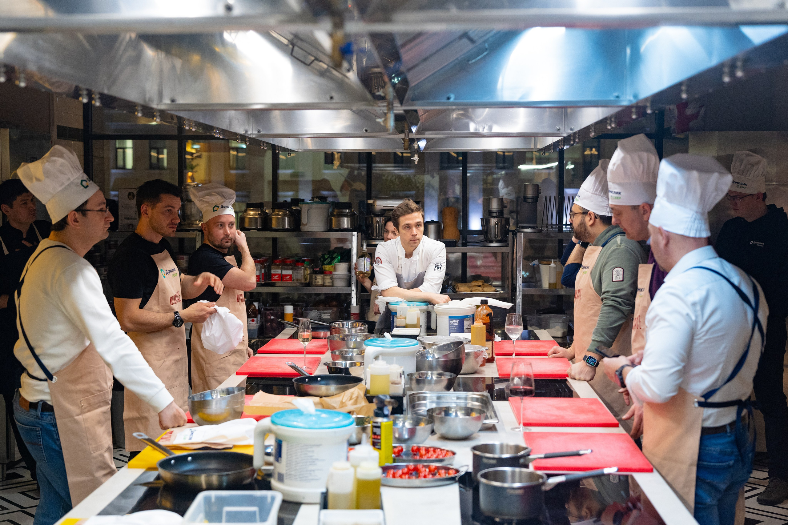 NOVIKOV SCHOOL — Умами зал. Фотограф Никита Комаров